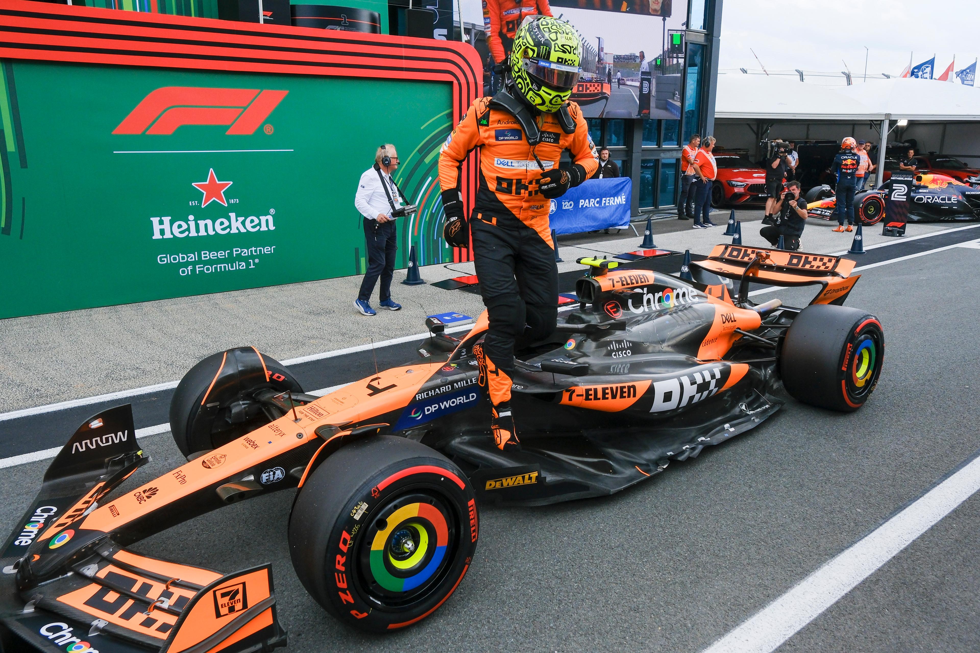 McLarens Lando Norris luggade favoriten och hemmaföraren Max Verstappen på pole position inför Nederländernas grand prix. Foto: Patrick Post/AP/TT