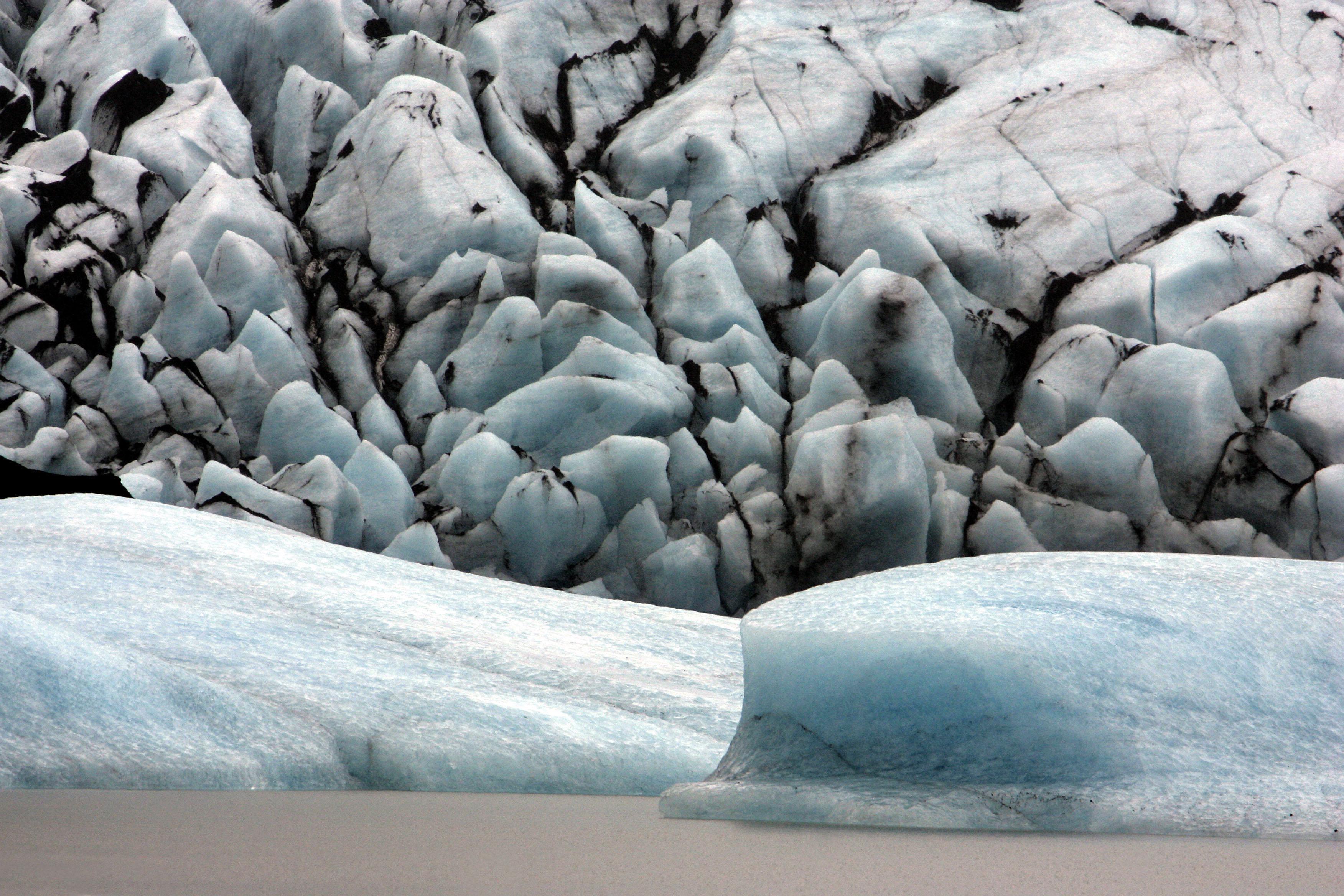 Turister är fast i en grotta i en glaciär på Island. Glaciären på bilden är inte den som nämns i artikeln. Arkivbild. Foto: Kirsty Wigglesworth/AP/TT