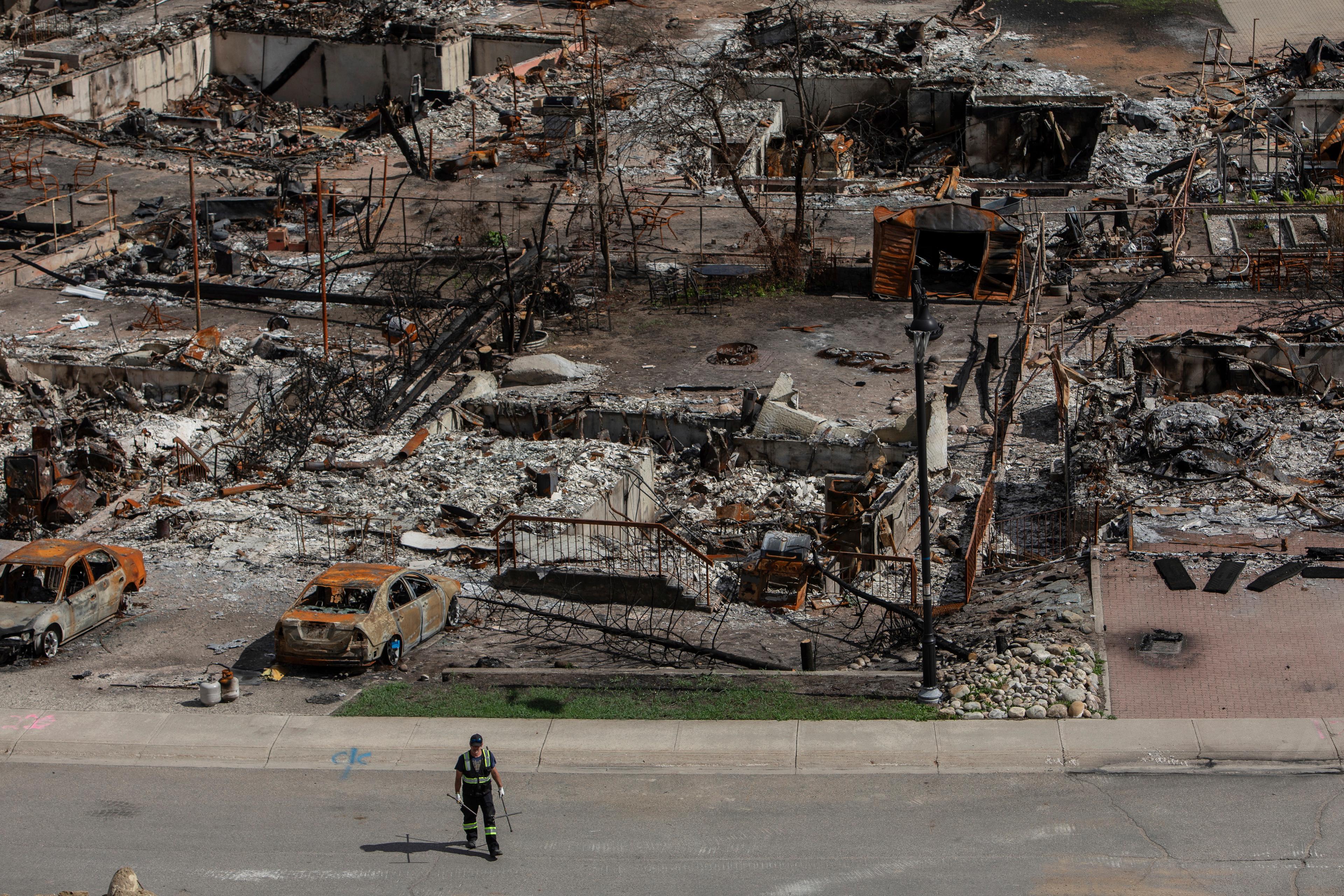 Ett av många bostadsområden som ödelades i branden i staden Jasper, Alberta i juli. Bilden togs den 19 augusti. Foto: Amber Bracken/AP/TT