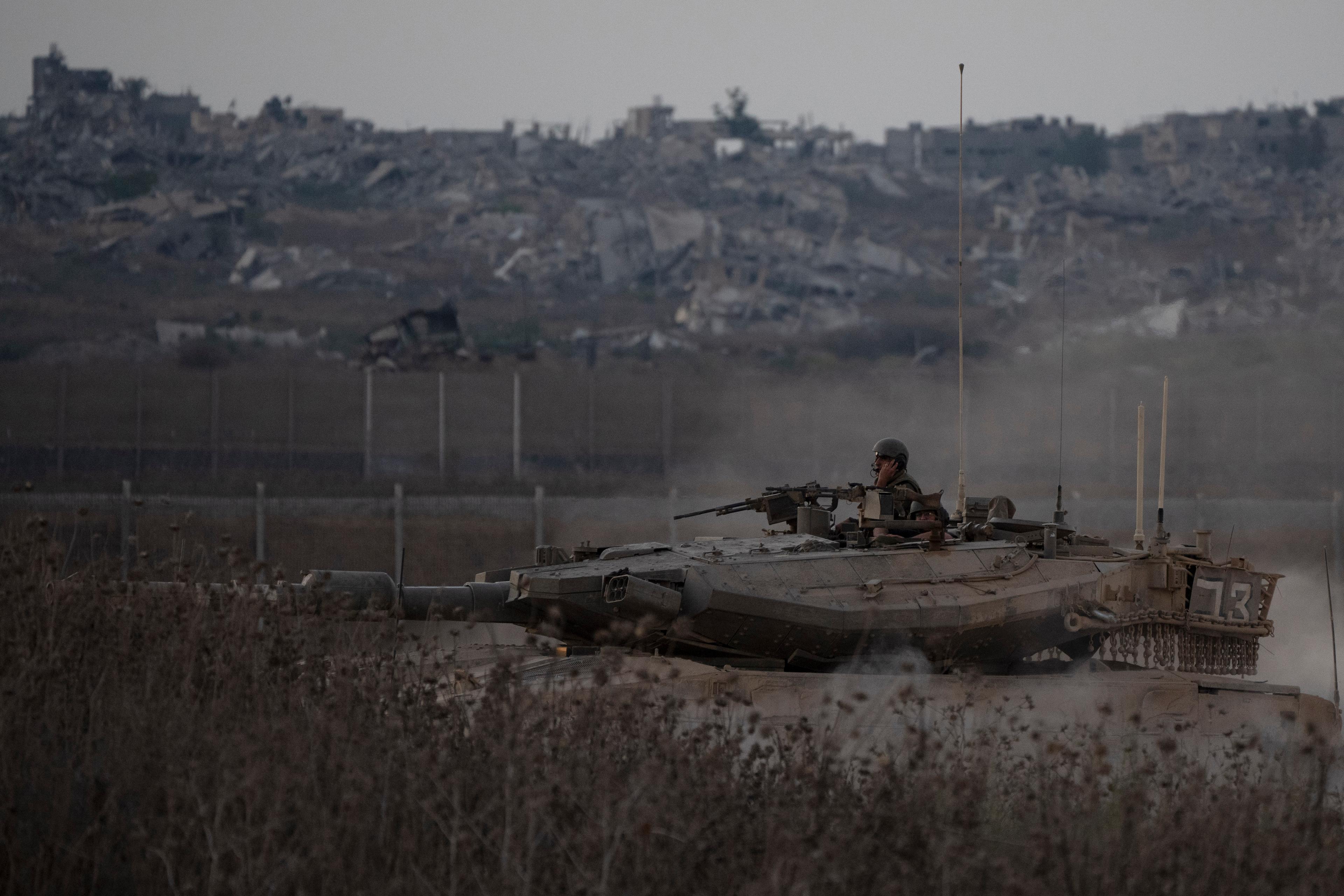 Israelisk stridsvagn syns nära gränsen mot Gaza. Bild från tidigare i augusti. Foto: Leo Correa/AP/TT