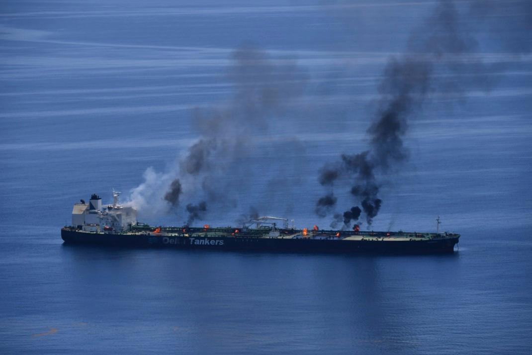 Bränder ombord på oljefartyget Sounion. Bild tagen den 25 augusti. Foto: EU:s Operation Aspides via AP/TT