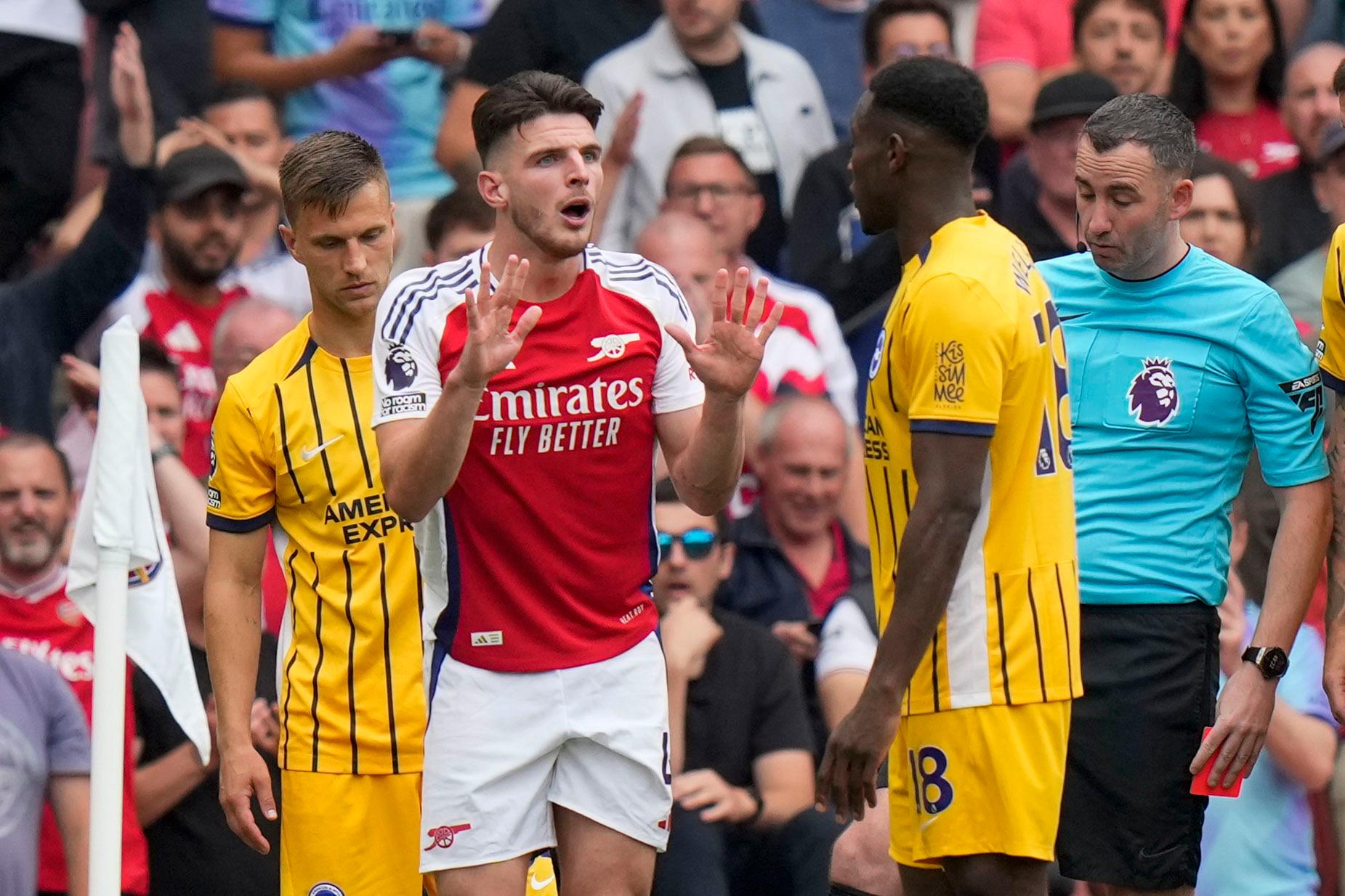 Arsenals Declan Rice blev utvisad när Londonklubben tappade till 1–1 hemma mot Brighton. Foto: Alastair Grant/AP/TT