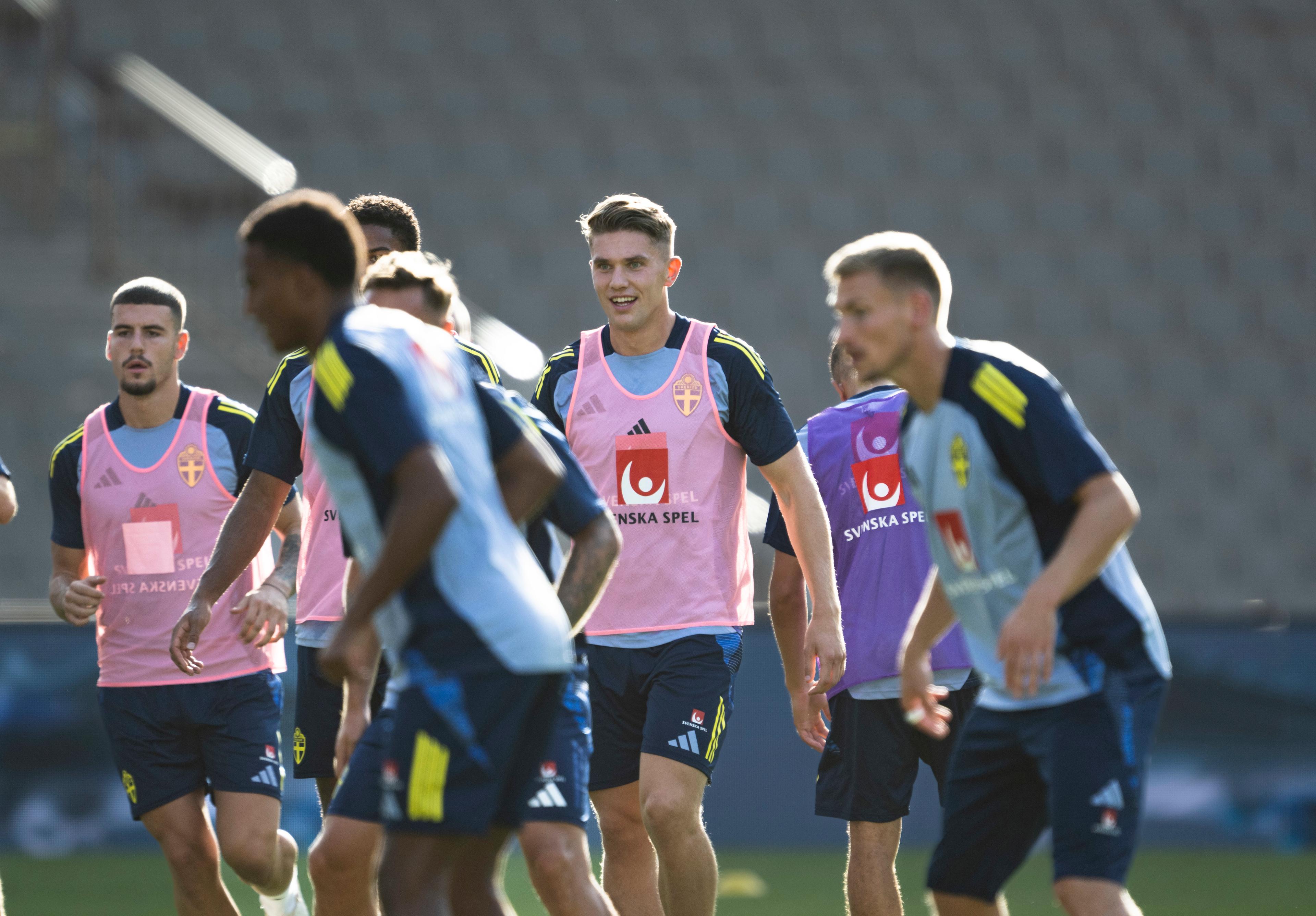 Viktor Gyökeres tränar på matcharenan i Baku inför kvällens möte för det svenska landslaget med Azerbajdzjan i Nations League. Foto: Pontus Lundahl/TT