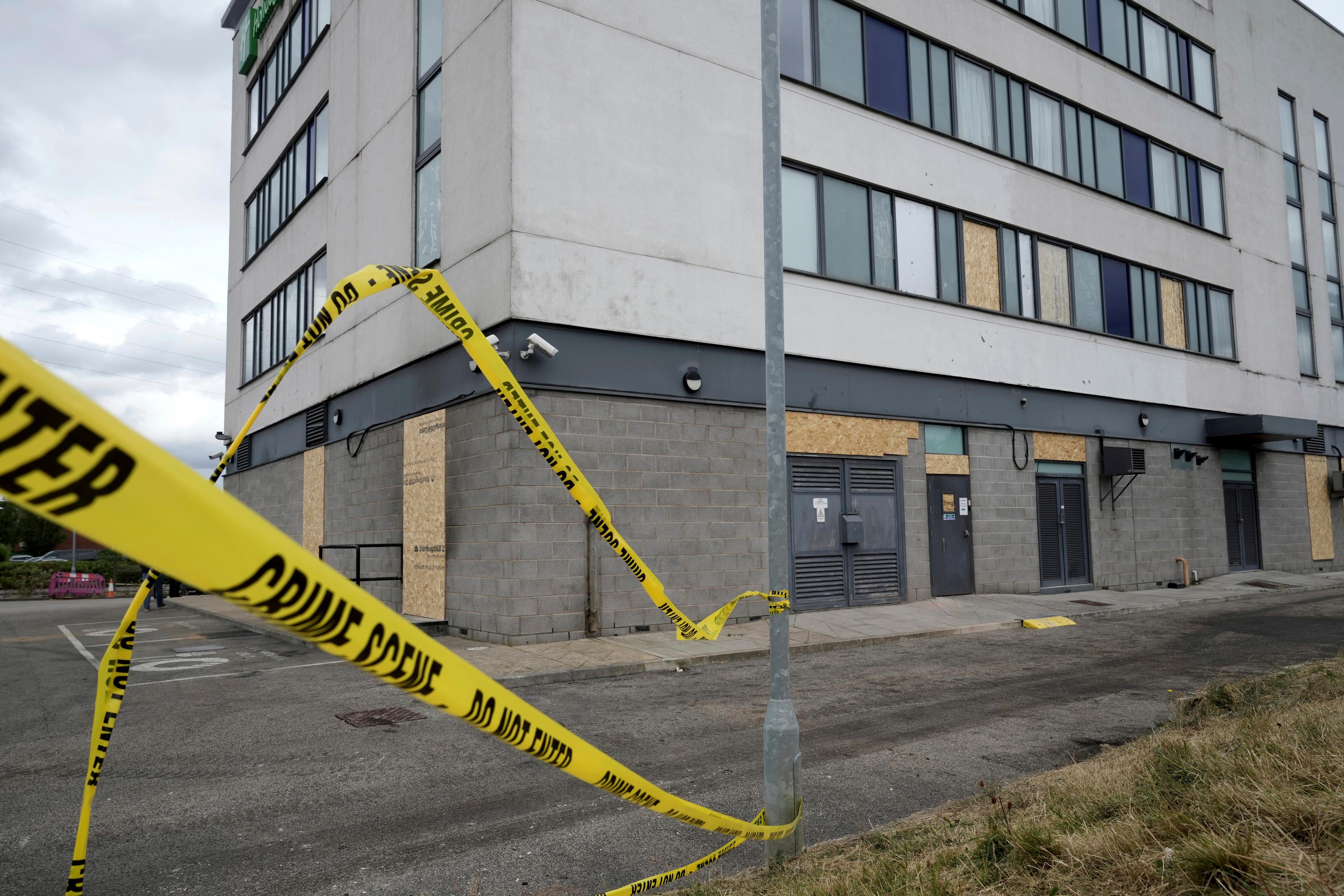 Det hotell i Rotherham som en man försökte sätta eld på under upploppen i augusti. Arkivbild. Foto: Christopher Furlong/AP/TT