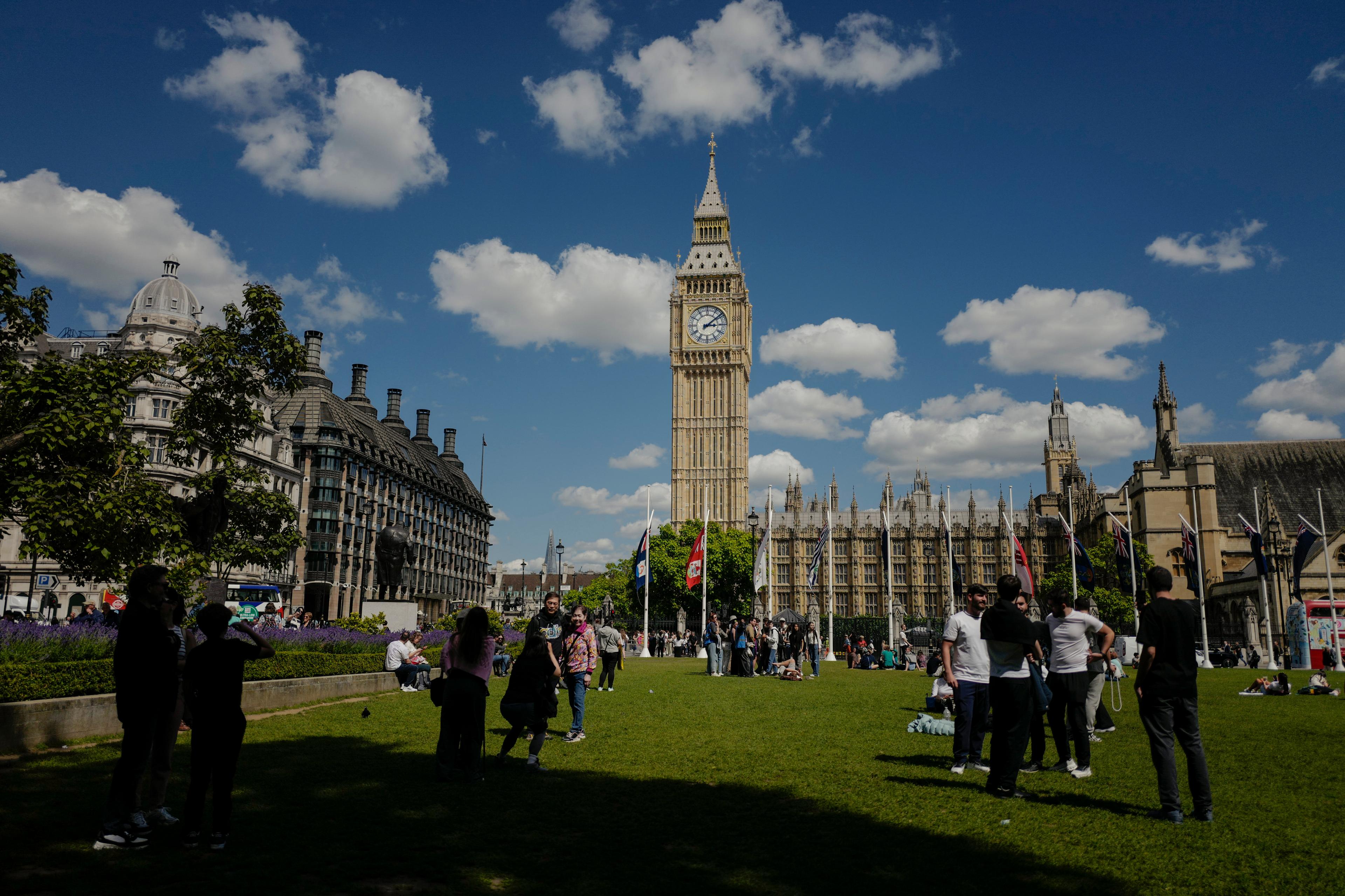 Från och med april nästa år måste man ansöka om inresetillstånd för att åka till London och se Big Ben. Arkivbild Foto: Alberto Pezzali/AP/TT