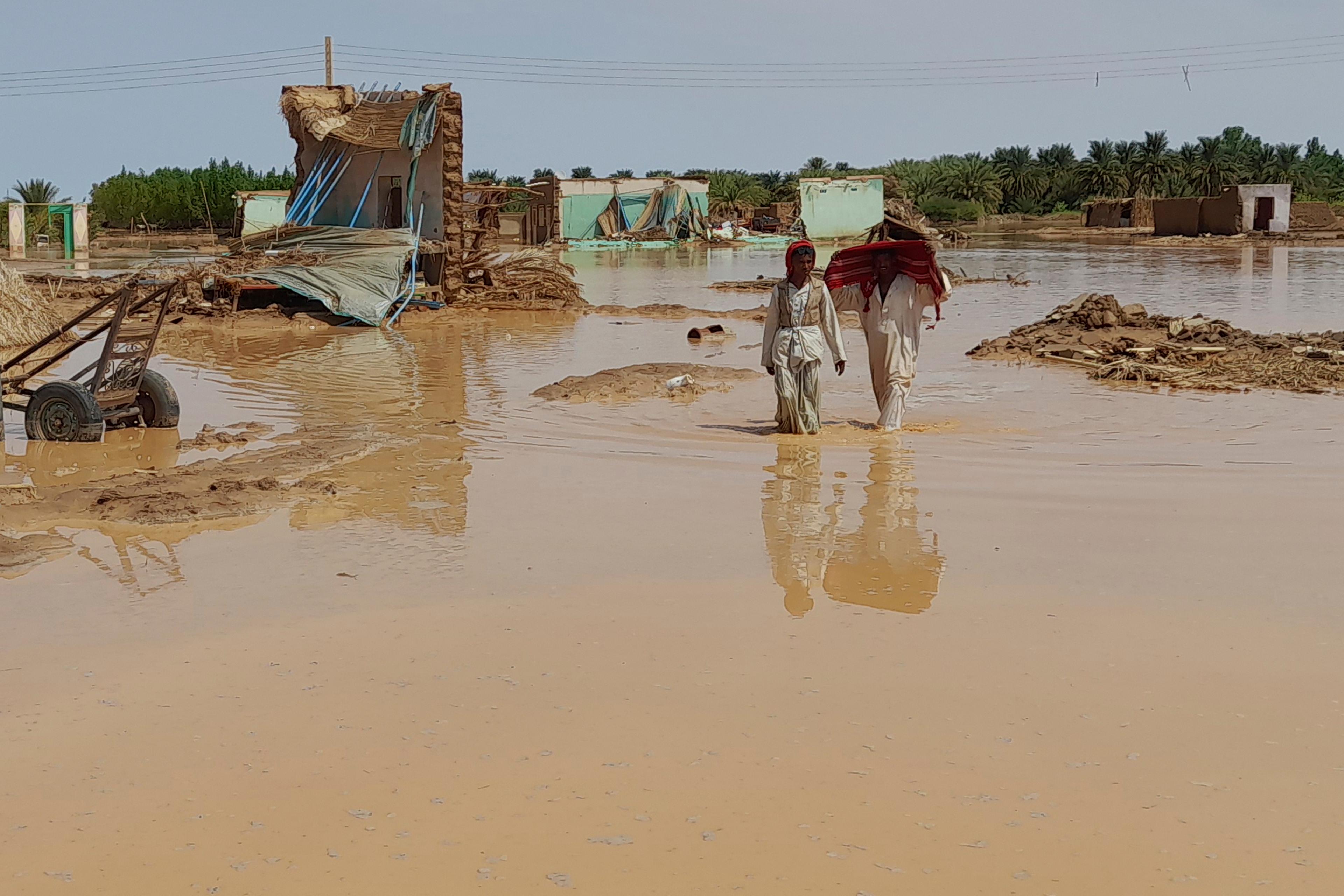 Sudan har drabbats av översvämningar vilket förvärrar läget i landet ytterligare. Arkivbild från staden Meroe den 27 augusti i år. Foto: Marwan Ali/AP/TT