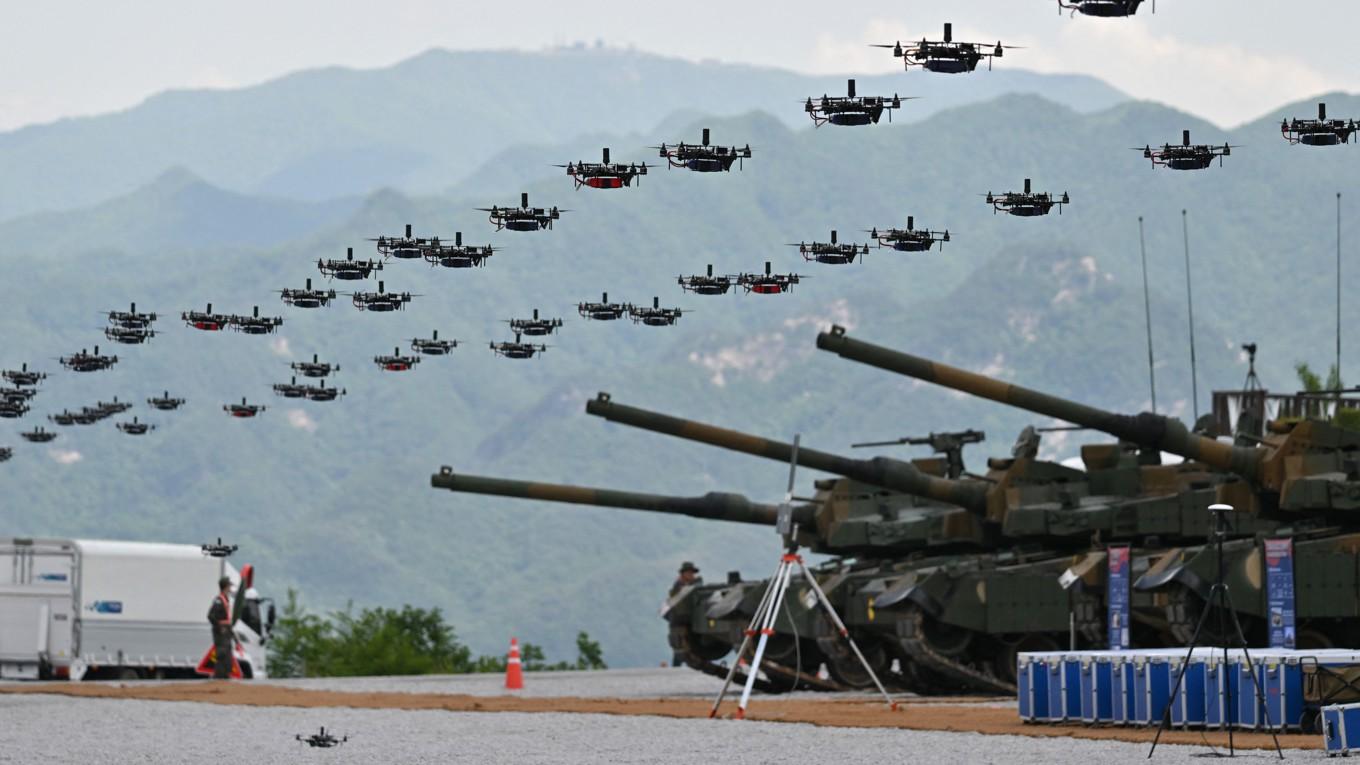 Sydkoreanska militärdrönare i Pocheon, Sydkorea, den 25 maj 2023. Drönare som är delvis självstyrande används redan i kriget i Ukraina.
Foto: Yelim Lee/AFP VIA Getty Images