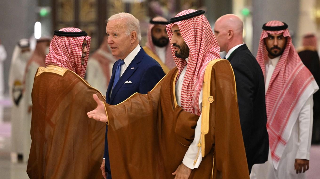 USA:s president Joe Biden och Saudiarabiens kronprins Mohammad Bin Salman i Jeddah, Saudiarabien, 2022. Foto: Mandel Ngan/POOL/AFP via Getty Images