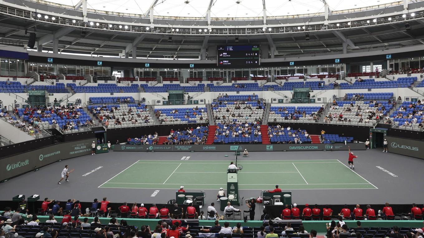 Inte ens halvfyllda läktare i helgens Davis Cup-match mellan USA och Chile - en match som spelas i Kina där också Tyskland och Slovakien är med i DC-finalens gruppspel. Foto: Zhe Ji/Getty Images