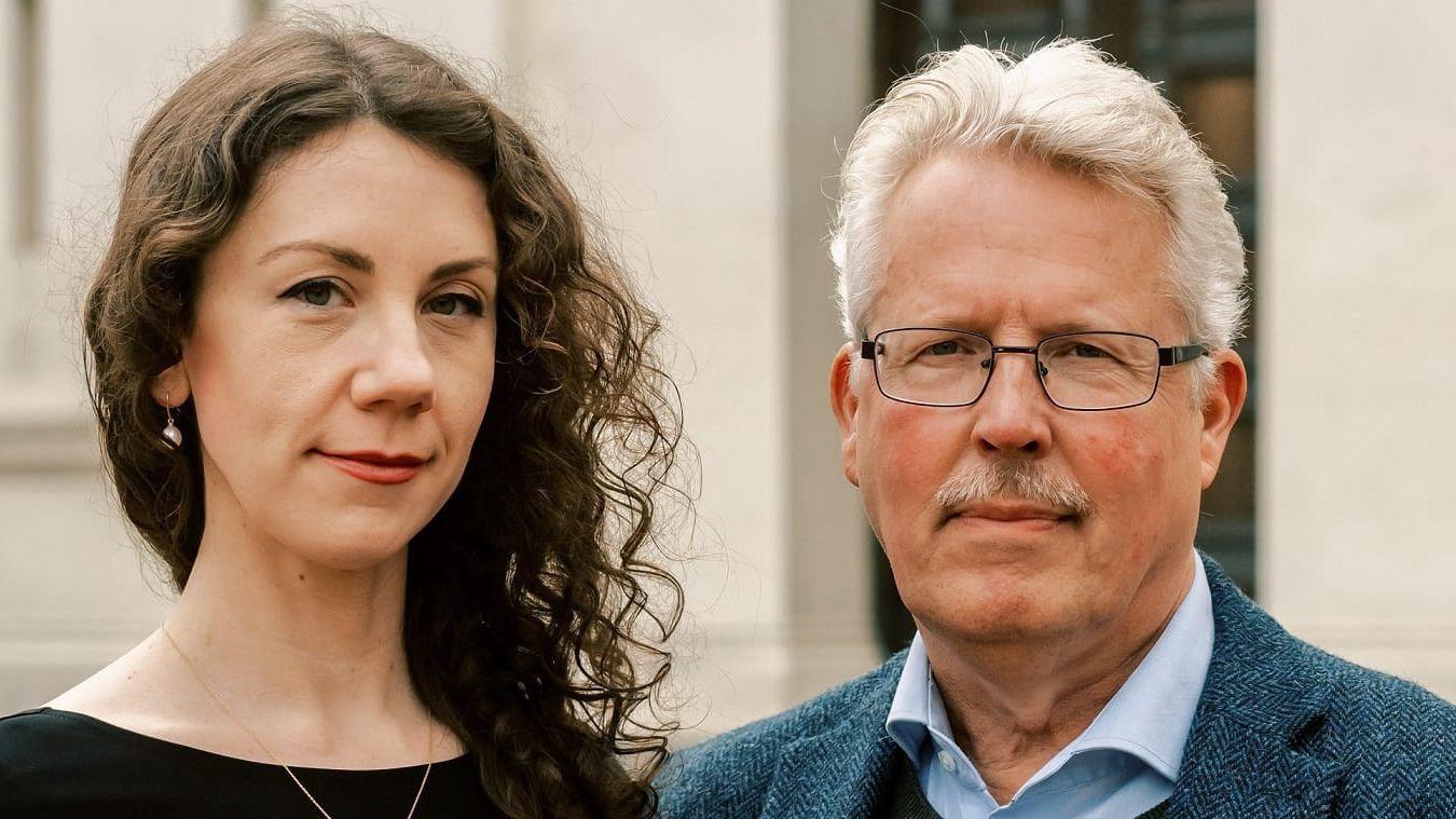 Catharina Grönqvist Olsson är utbildad arkivarie och sjuksköterska, och Erik J. Olsson är professor i teoretisk filosofi. 
Foto: Kajsa Ragnestam