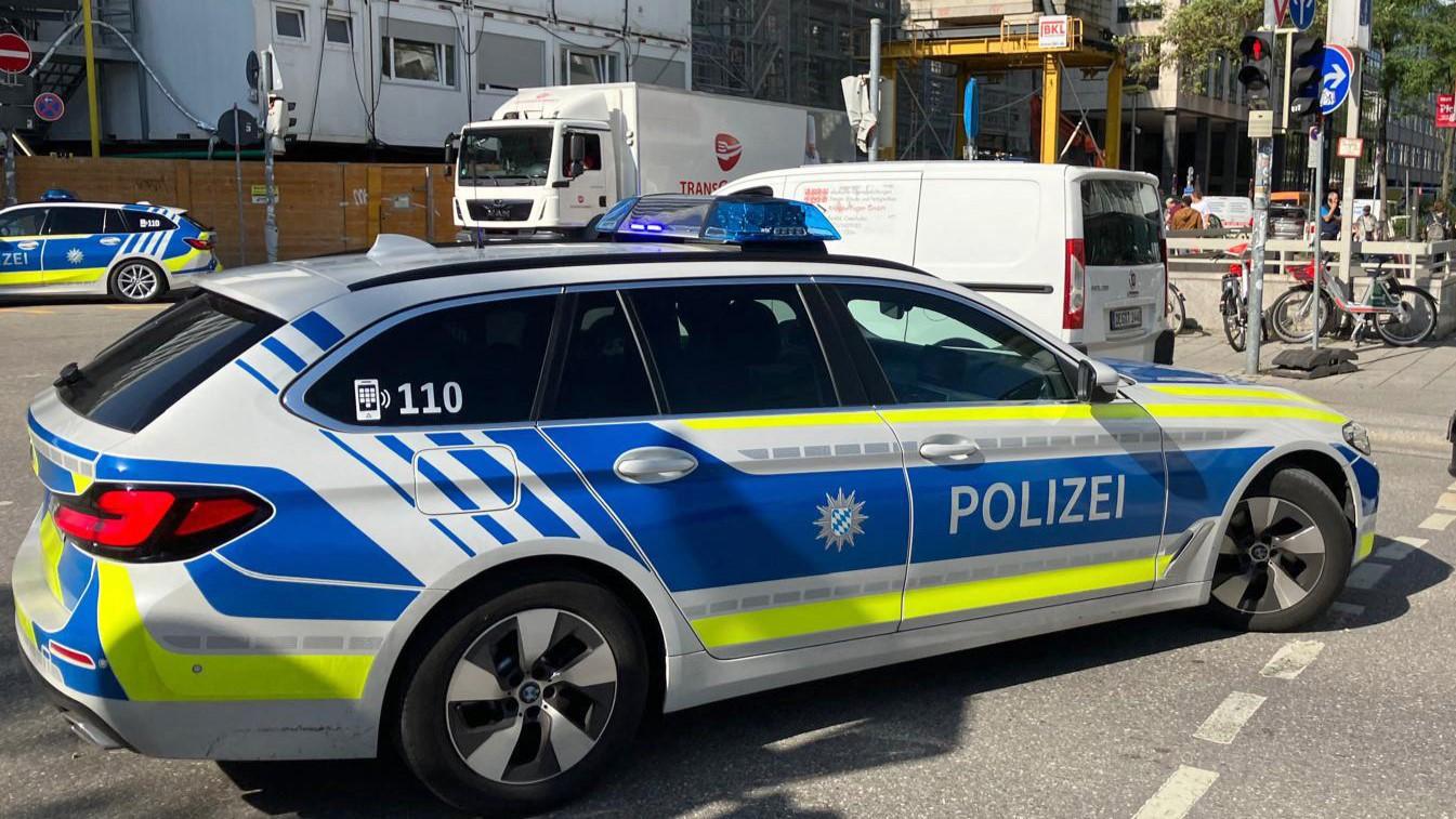 En polisbil i centrala München i Tyskland efter en skottlossning i närheten av det israeliska konsulatet den 5 september. Foto: Pauline Curtet/AFP via Getty Images