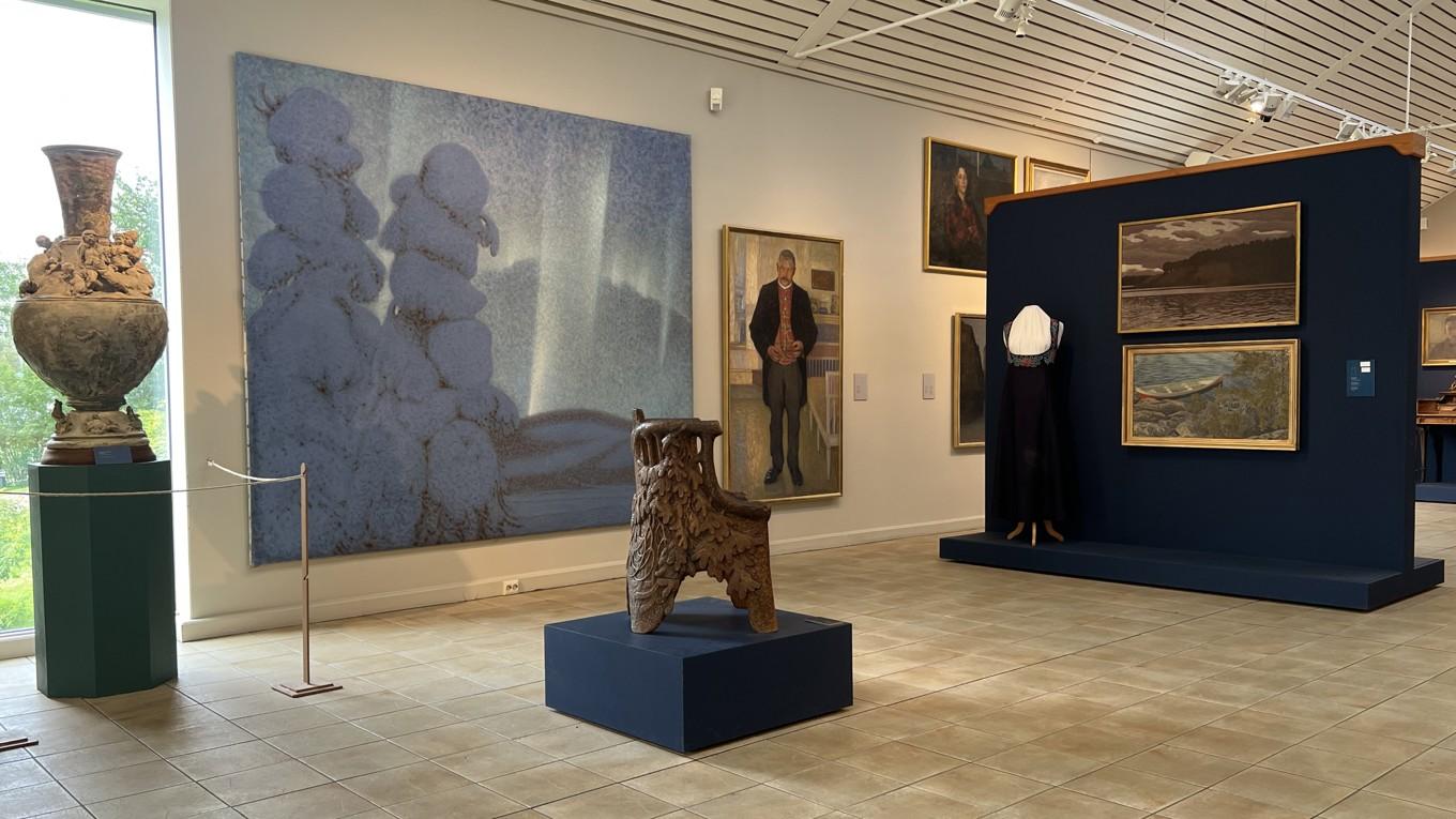 I Rackstadmuseets samlingar finns konst och konsthantverk, möbler, textilier, keramik, smide och glas – allt             med en anknytning till Rackstadkolonin. Foto: Kristina I. Kleinert