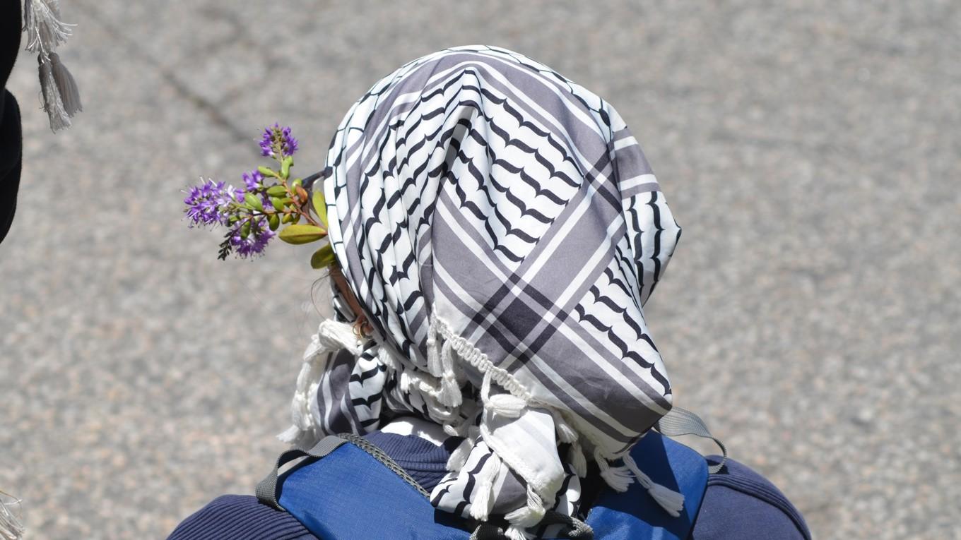 Tre anställda på Nogushi-museet har fått sparken efter att ha burit palestinasjalar. Foto: Shutterstock