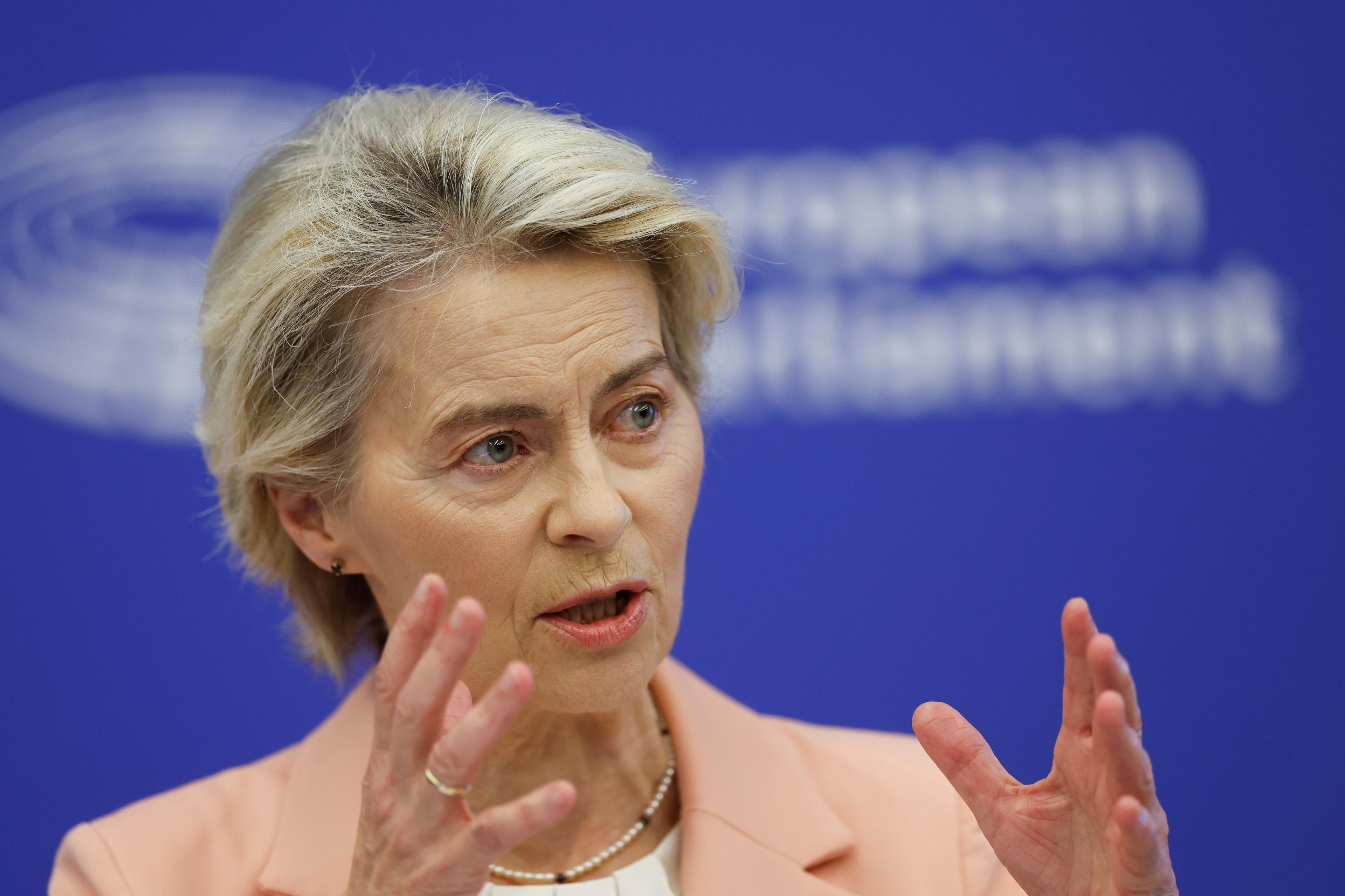 EU-kommissionens ordförande Ursula von der Leyen åker till Kiev på fredag. Arkivbild. Foto: Jean-Francois Badias/AP/TT