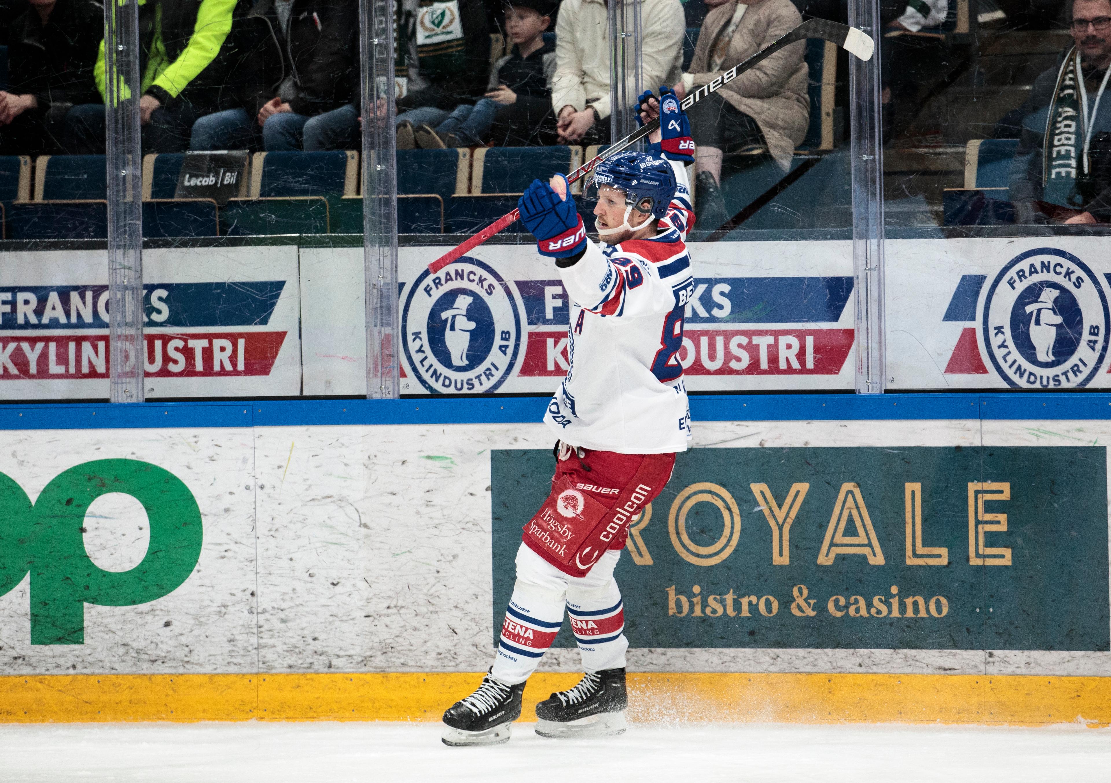 Patrik Karlkvist måljublar, en vanlig syn i SHL. Arkivbild. Foto: Pavel Koubek/TT