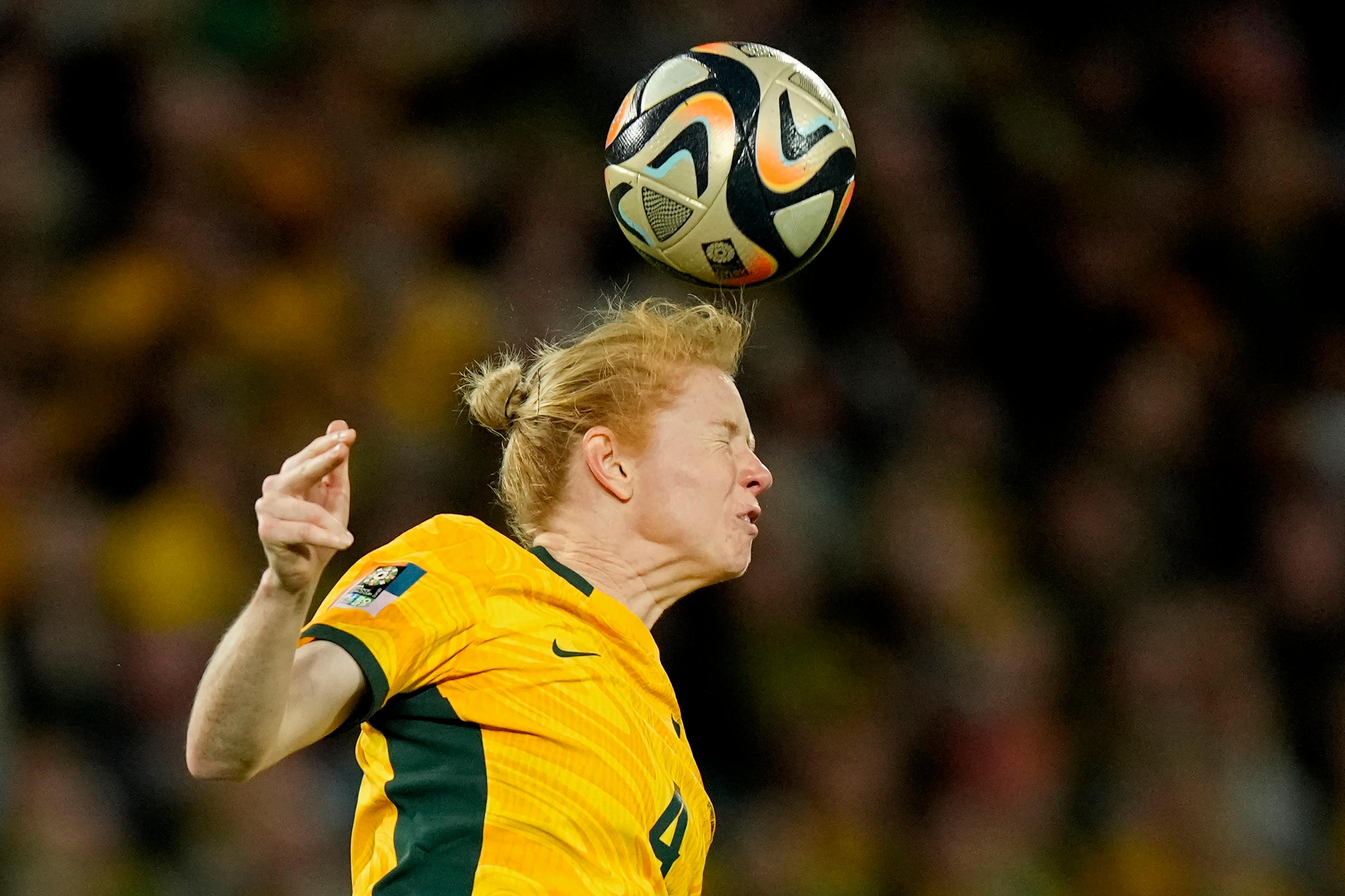 Clare Polkinghorne, här i den australiska landslagströjan, använde skallen för att fixa tre poäng till Kristianstad i derbyt mot Vittsjö. Arkivbild. Foto: Rick Rycroft/AP/TT