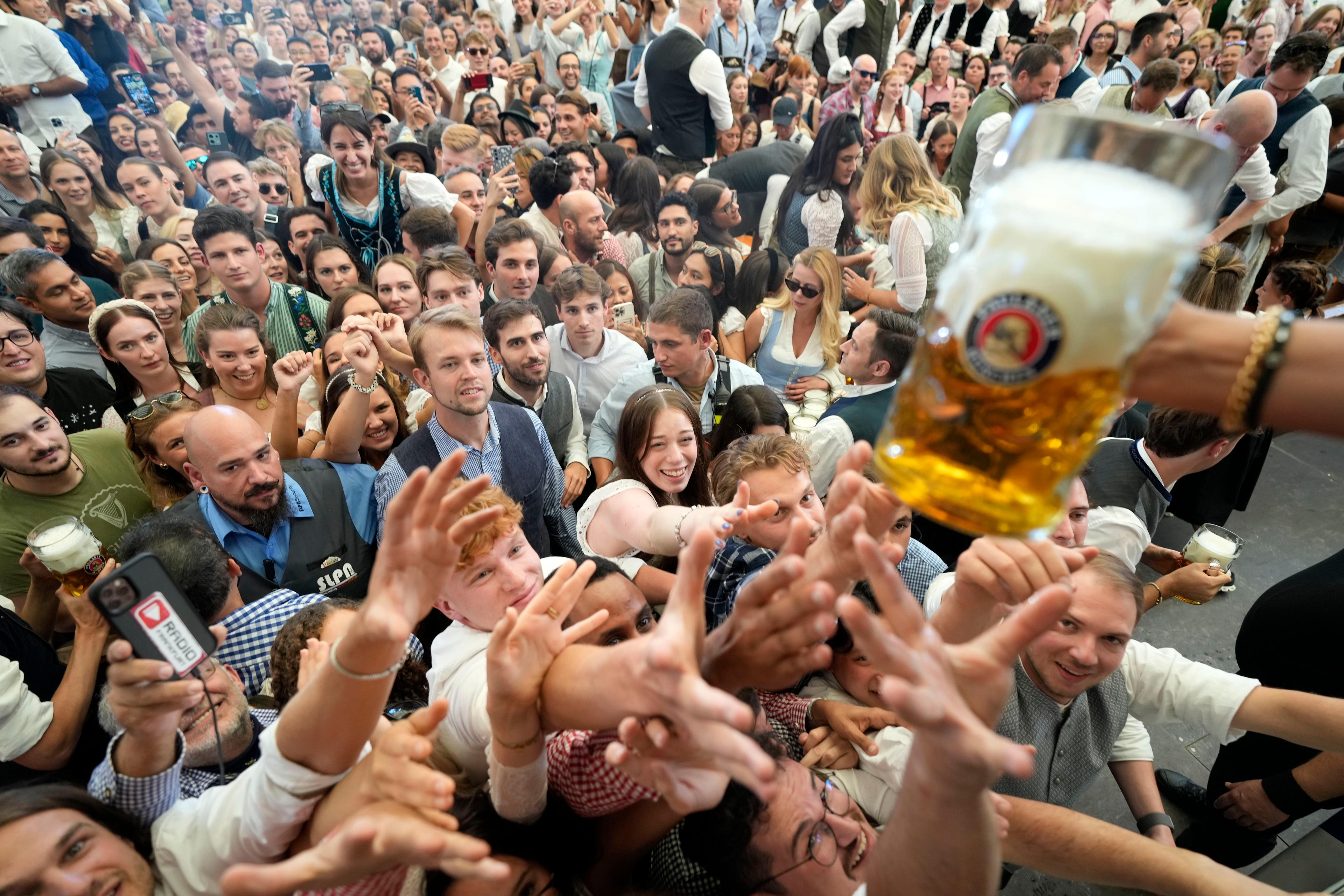 Myndigheterna framhåller att inga specifika hot har riktats mot festivalen. Foto: Matthias Schrader/AP/TT