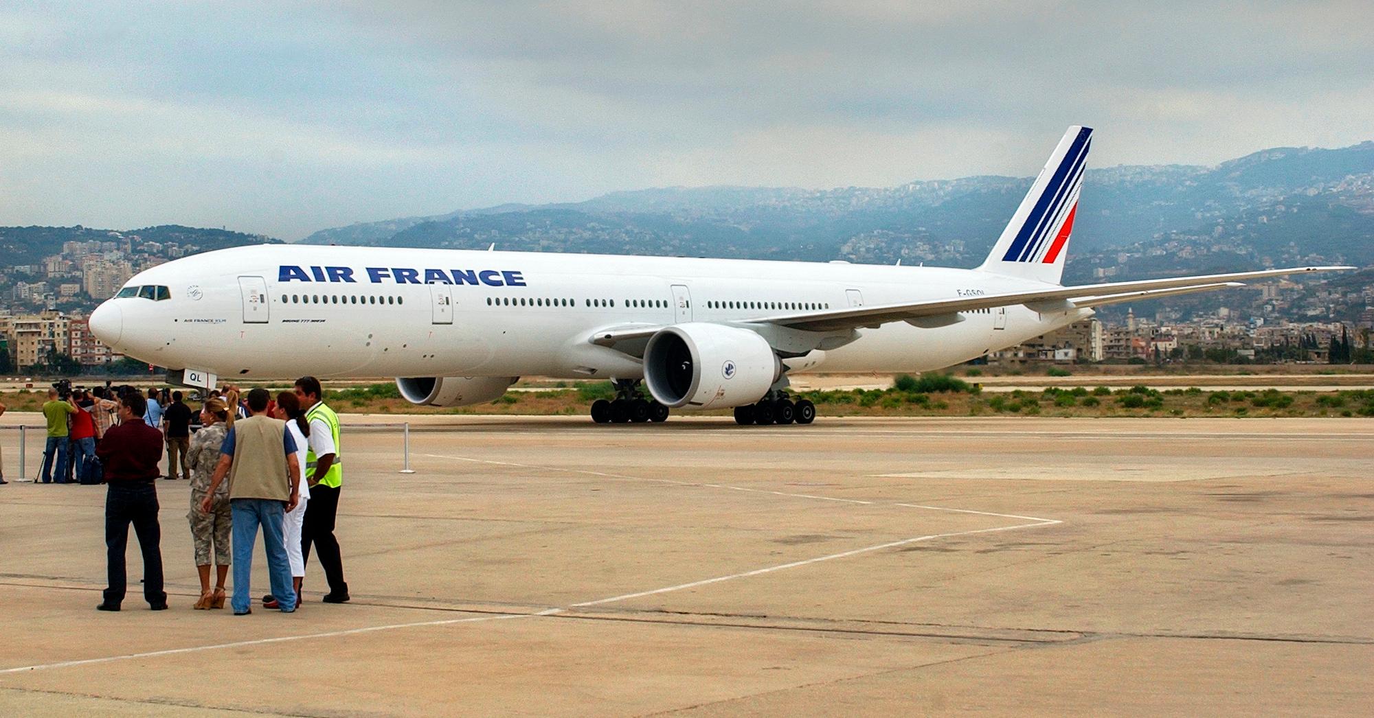 Internationella flygbolag har ställt in samtliga flygningar till och från bland annat den internationella flygplatsen Rafik Hariri i Beirut. Foto: AP/TT