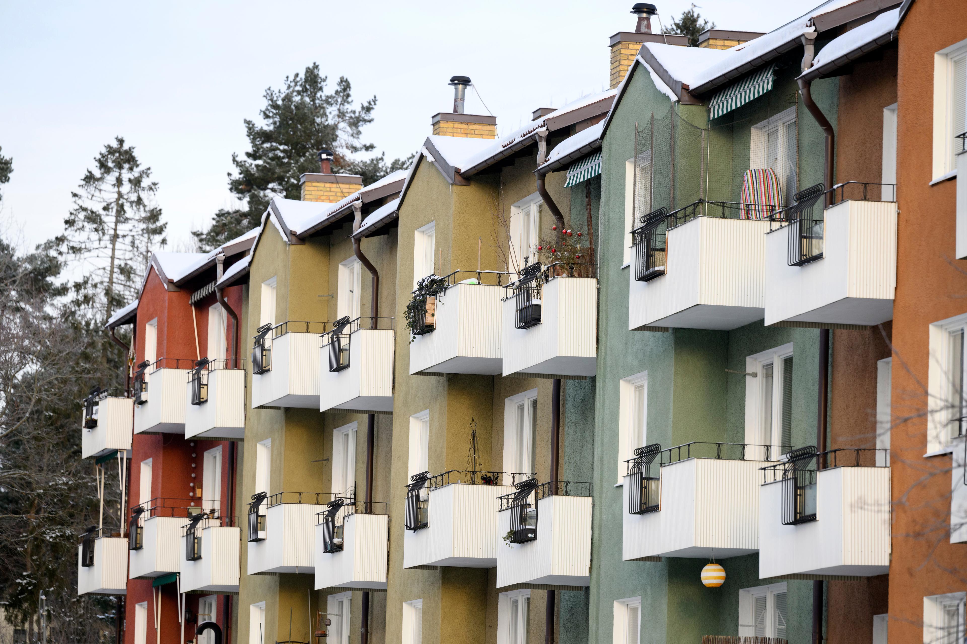 Debattörerna vill att det ska bli kännbart att hyra ut sin bostadsrättslägenhet utan lov. Arkivbild. Foto: Jessica Gow/TT