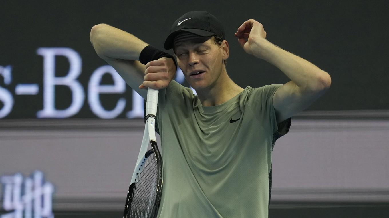 Jannik Sinner i samband med en match tidigare i veckan i anslutning till ATP-turneringen i Peking. Foto: Ng Han Guan/AP/TT