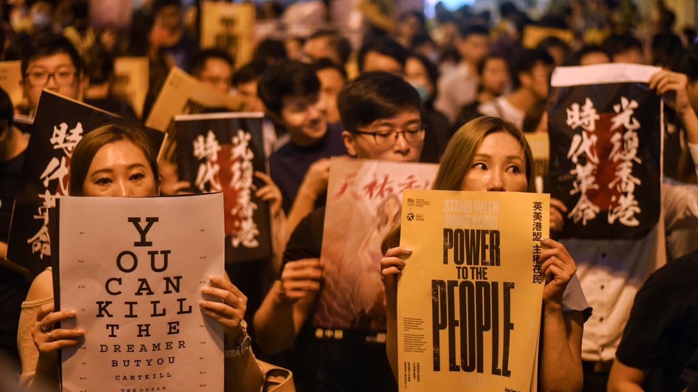 Människor demonstrerar i Hongkong den 16 augusti 2019. Foto: Manan Vatsyayana/AFP via Getty Images