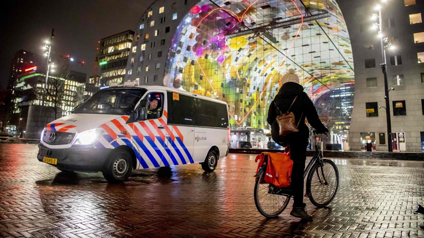 Nederländsk polis i Rotterdam. Arkivbild. Foto: Robin Utrecht/ANP/AFP via Getty Images