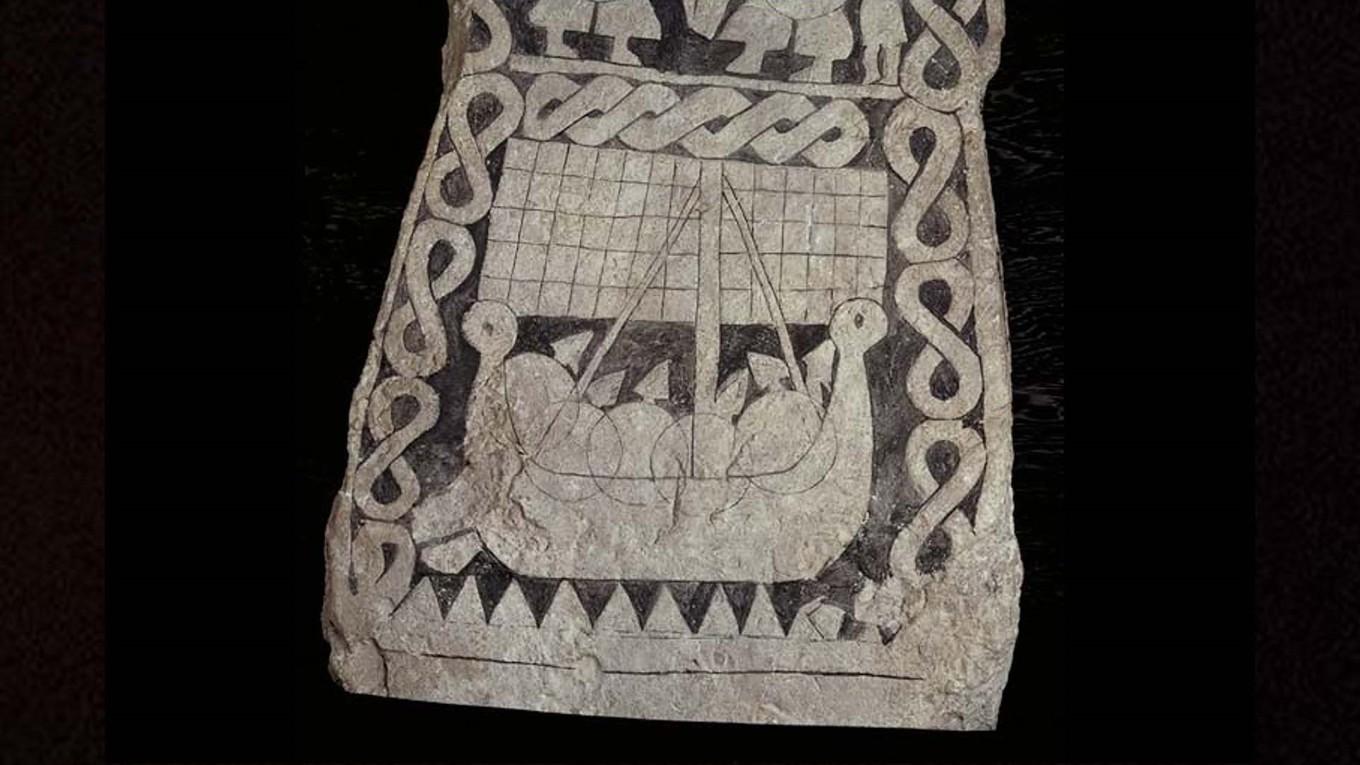 Redan på vikingatiden dokumenterades de färder som ägde rum, här på en gotländsk bildsten från Stenkyrka socken. Foto: Historiska Museet