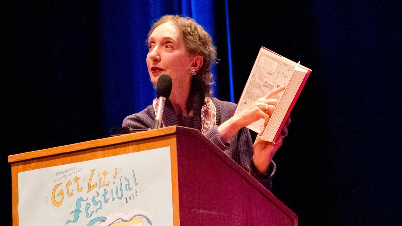 Joyce Carol Oates får Bokmässans hederspris Sjöjungfrun. Foto: Public Domain