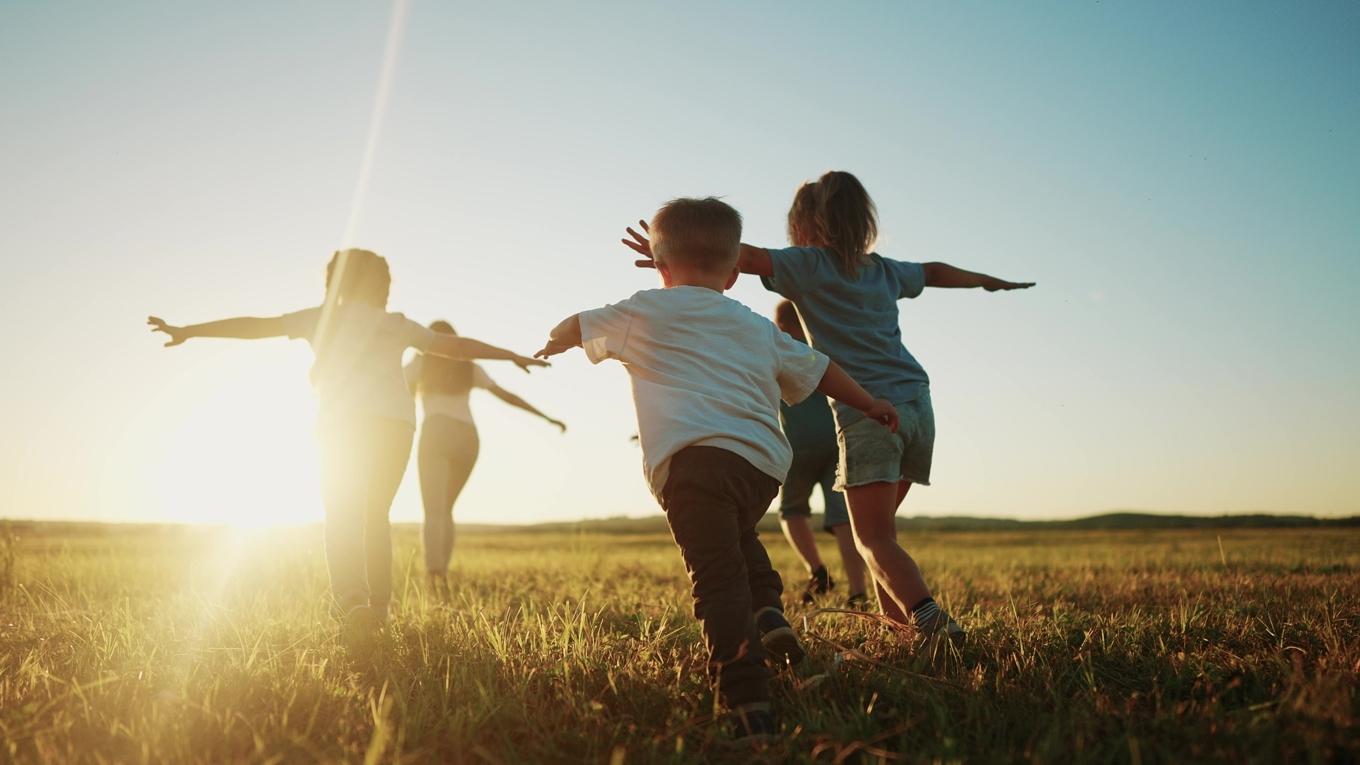 Björn Ranelid beskriver varje barn som fridlyst. Vi finns bara i ett enda exemplar, är det inte förunderligt? Foto: Shutterstock