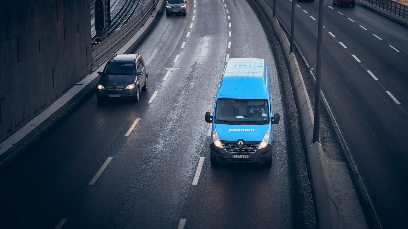 Postnord uppger att man kommer att sänka hastigheten på sina eldrivna bilar. Foto: Johan Landquist Luxemburg