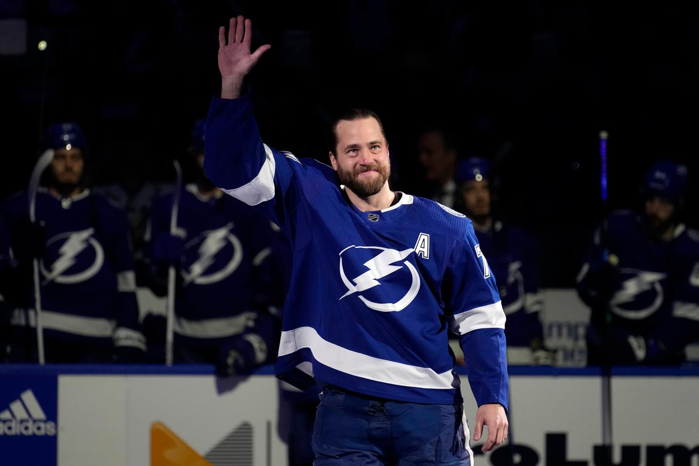 Tampa Bays svenske stjärna Victor Hedman är lättad att få komma hem efter orkanen Miltons framfört i sydöstra USA. Arkivbild. Foto: Chris O'Meara/AP/TT