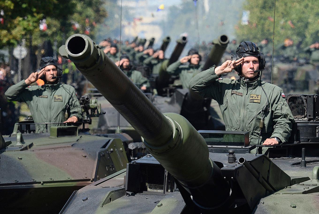 Polens regering vill ha undantag för försvarsutgifter när budgetunderskottet granskas av EU-kommissionen. Arkivbild. Foto: Alik Keplicz/AP/TT