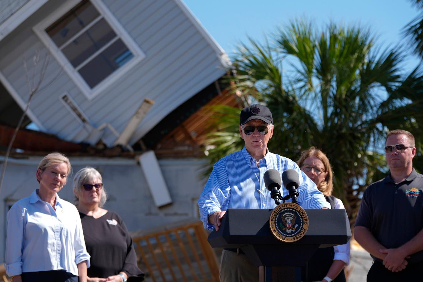 USA: president Joe Biden på plats i orkanen Miltons spår i delstaten Florida. Foto: Manuel Balce Ceneta/AP/TT