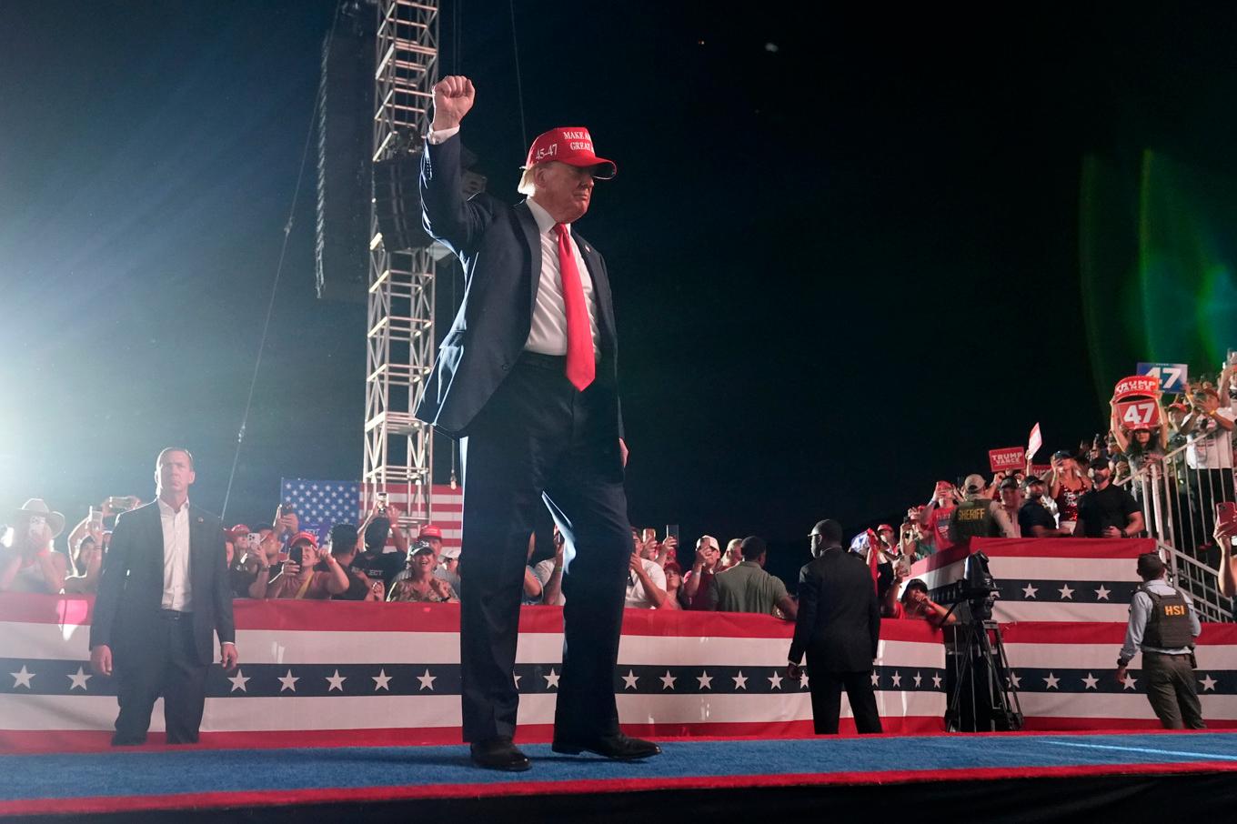 Republikanernas presidentkandidat Donald Trump under valmötet i Kalifornien. Foto: Alex Brandon/AP/TT