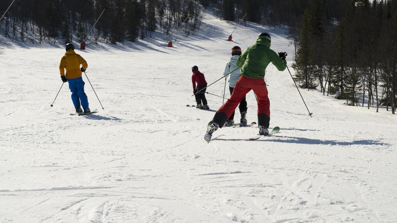 En oerfaren skidåkare frias för att ha orsakat en kollision. Personerna på bilden har inget med texten att göra. Arkivbild. Foto: Pontus Lundahl/TT