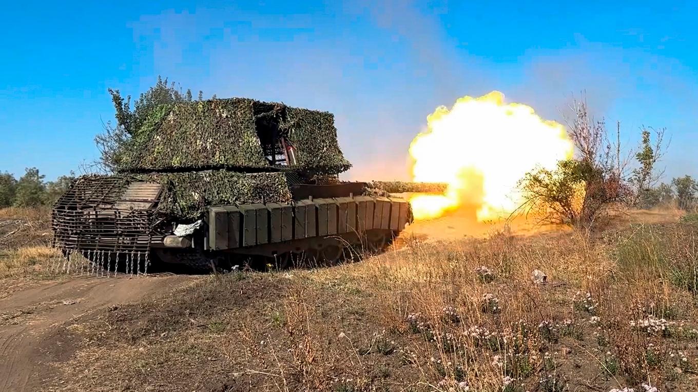 En rysk stridsvagn i Ukraina den 28 oktober. Foto: Ryska försvarsdepartementet/AP/TT