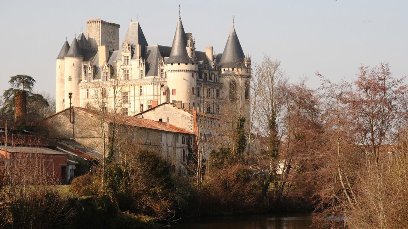 Château de La Rochefoucauld, säte för en adelsätt som är känd sedan 1000-talet. Foto: Remi Jouan