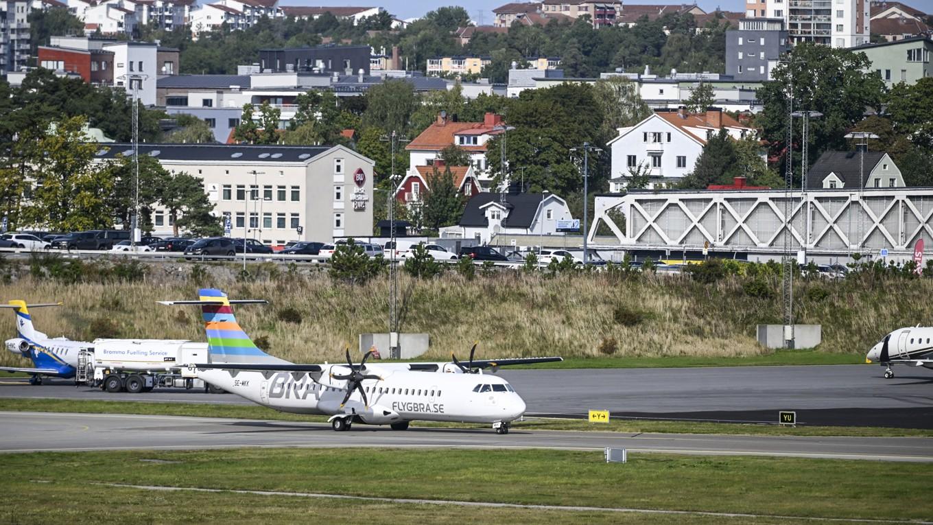 Skribenten tycker att man i stället för nedläggning borde se Bromma flygplats stora potential för framtiden. Foto: Fredrik Sandberg/TT