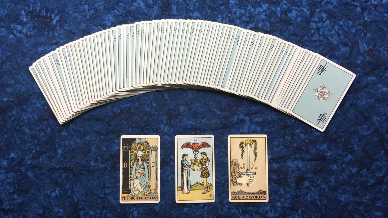 I ”Flyktpunkten” återkommer tarot som ett minne ur berättarens barndom.
Foto: Public Domain