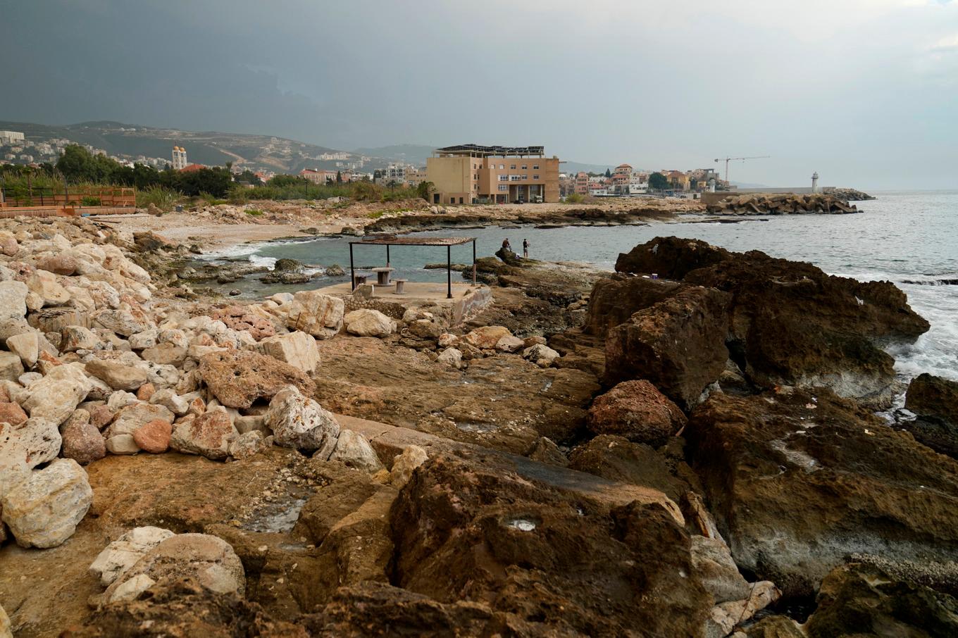 Stranden i Batroun där händelsen uppges ha skett. Foto: Hussein Malla/AP/TT