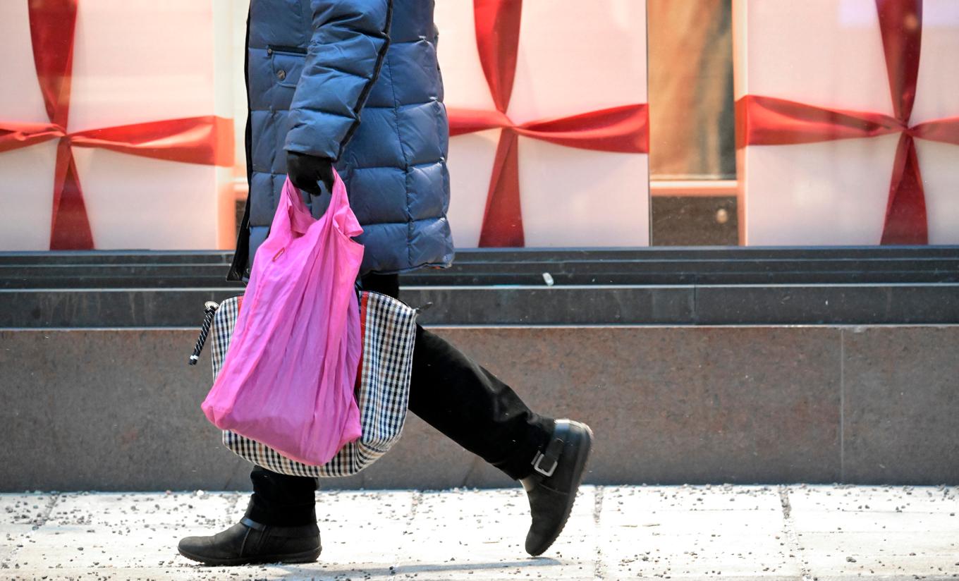 Priset på plastpåsar sänks nu. Arkivbild. Foto: Janerik Henriksson/TT