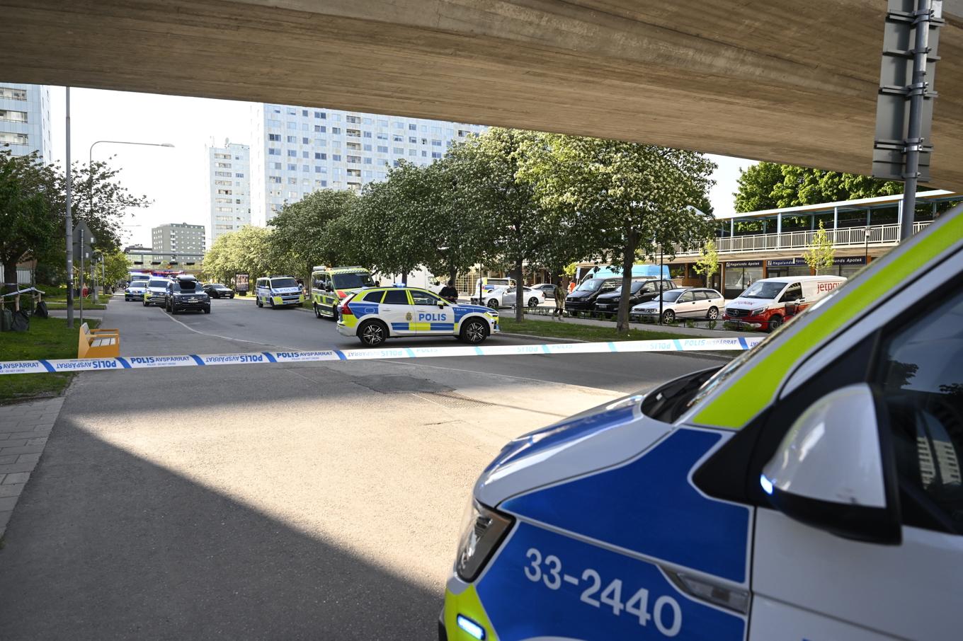 Polisavspärrningar efter mordet i Hagalund i Solna den 30 maj 2023. Foto: TT