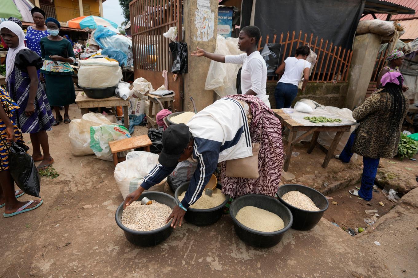 Matmarknad i sydvästra Nigeria. Arkivbild. Foto: Sunday Alamba/AP/TT