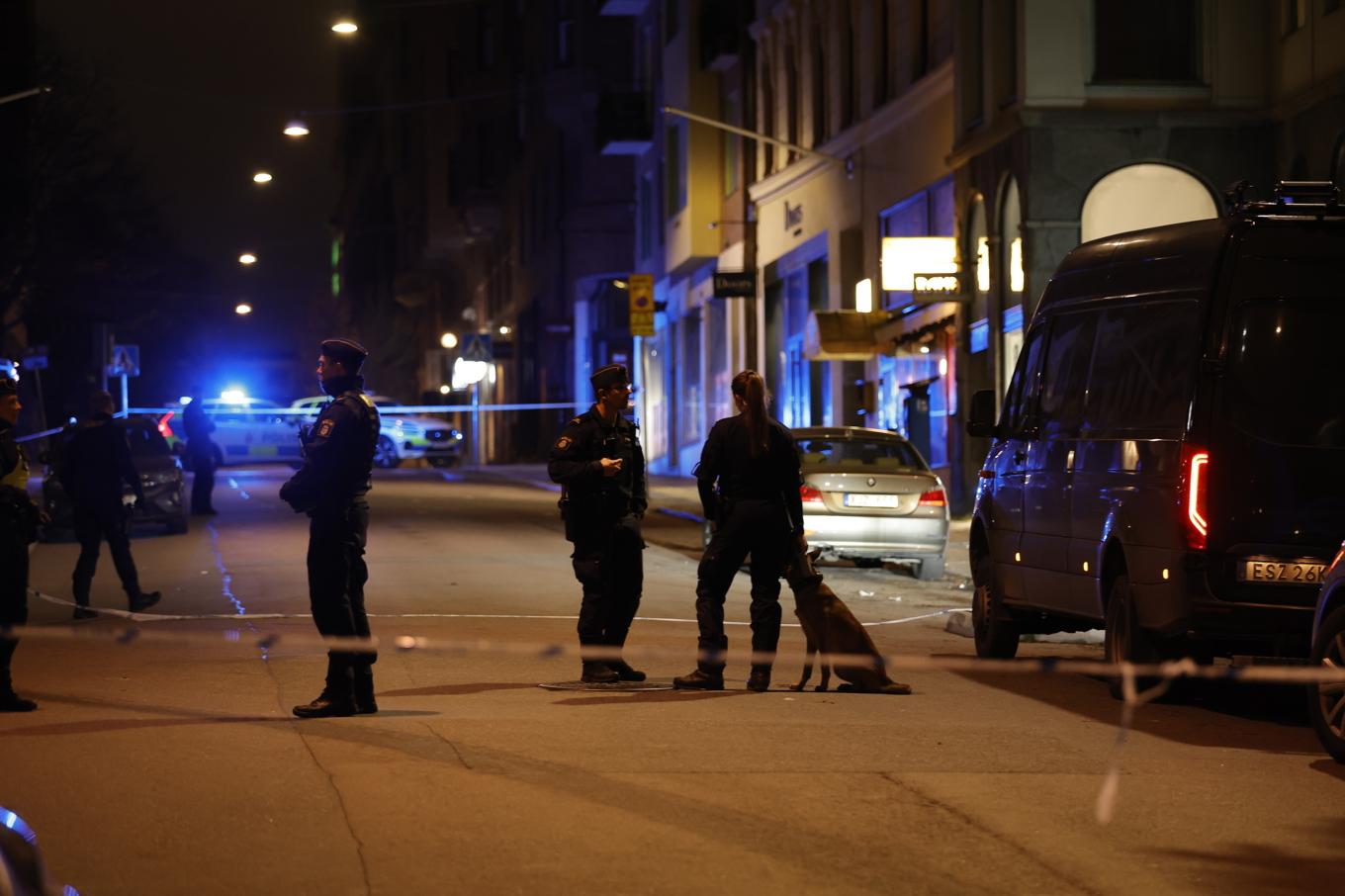 Polis på plats i centrala Göteborg efter explosionen natten till i lördags. Foto: Adam Ihse/TT