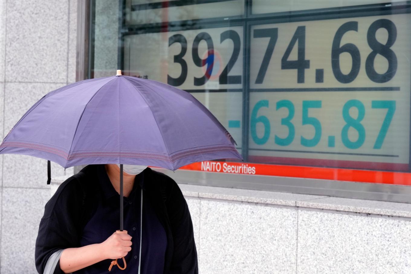 Regnigt på Tokyobörsen. Arkivbild. Foto: Eugene Hoshiko/AP/TT