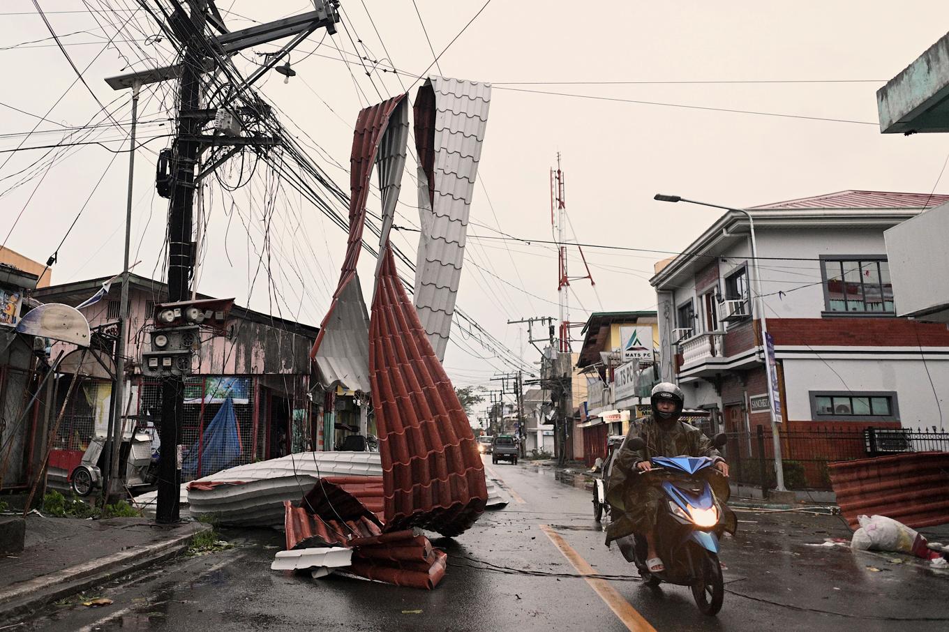 Tyfonen Man-yi har orsakat omfattande skador i Filippinerna. Foto: Noel Celis/AP/TT