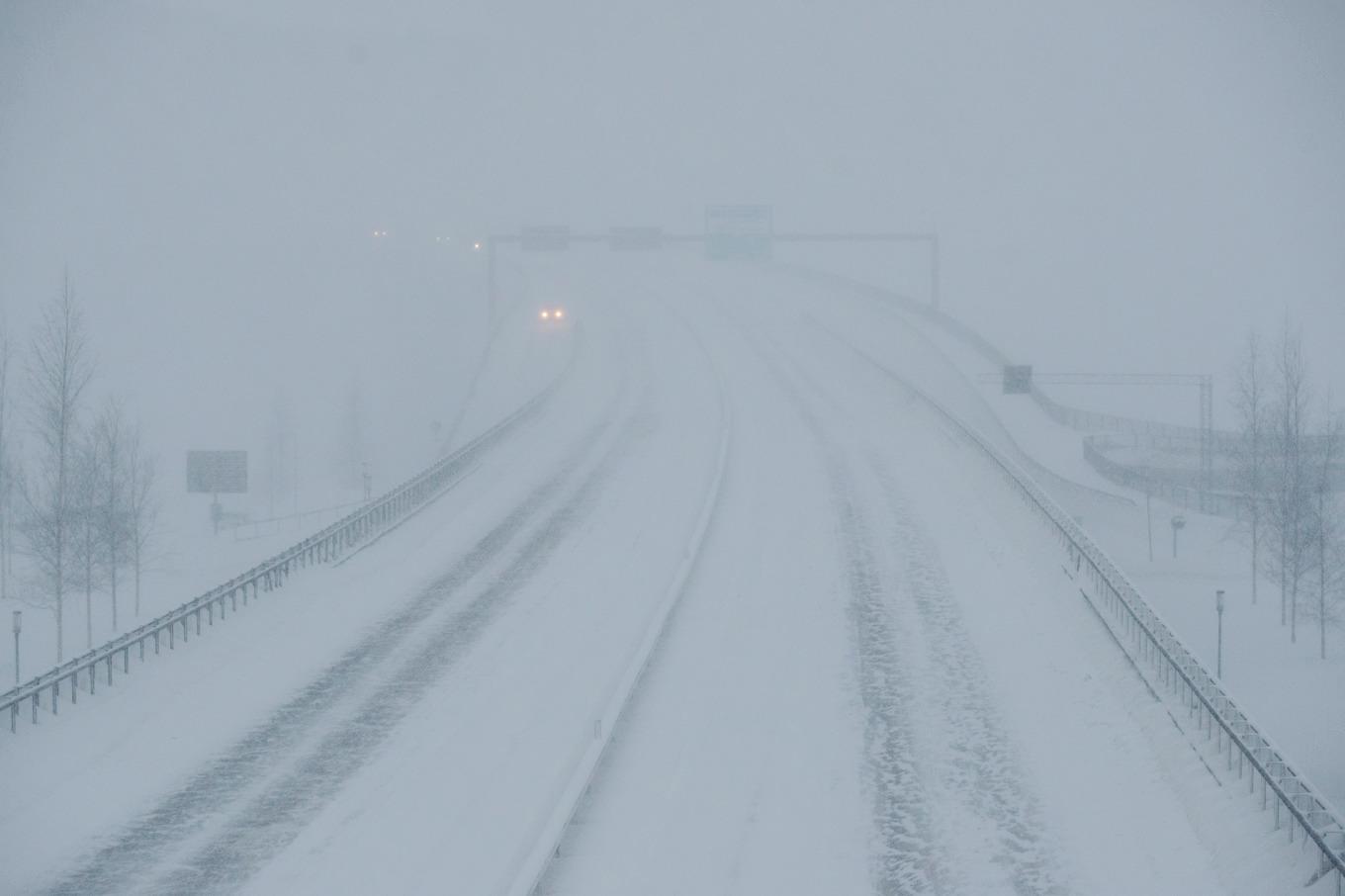 Ymnigt snöfall och dålig sikt väntas på sina håll under onsdagen. Arkivbild. Foto: Mats Andersson/TT