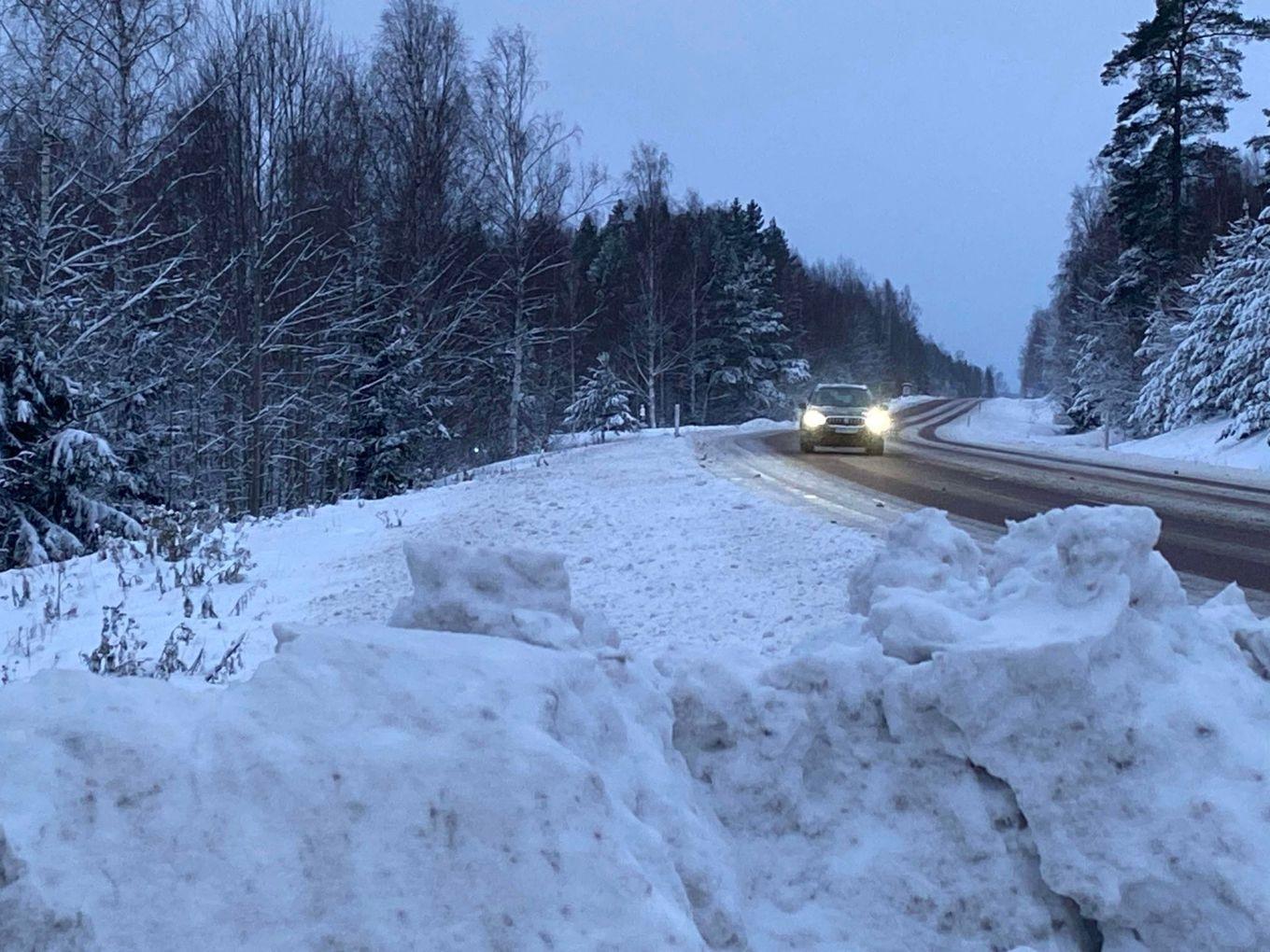 Det är problem i trafiken på sina håll i Gävleborg. Bilden tagen utanför Söderhamn. Foto: AnnaMaria Björkman/TT