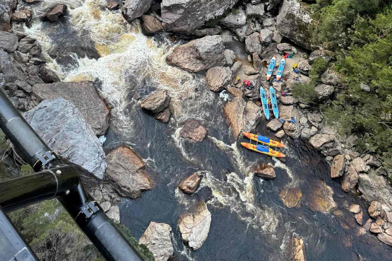 Platsen där den komplicerade räddningsinsatsen skedde, längs med Franklin River på australiska Tasmanien. Foto: Tasmaniens polis via AFP/TT