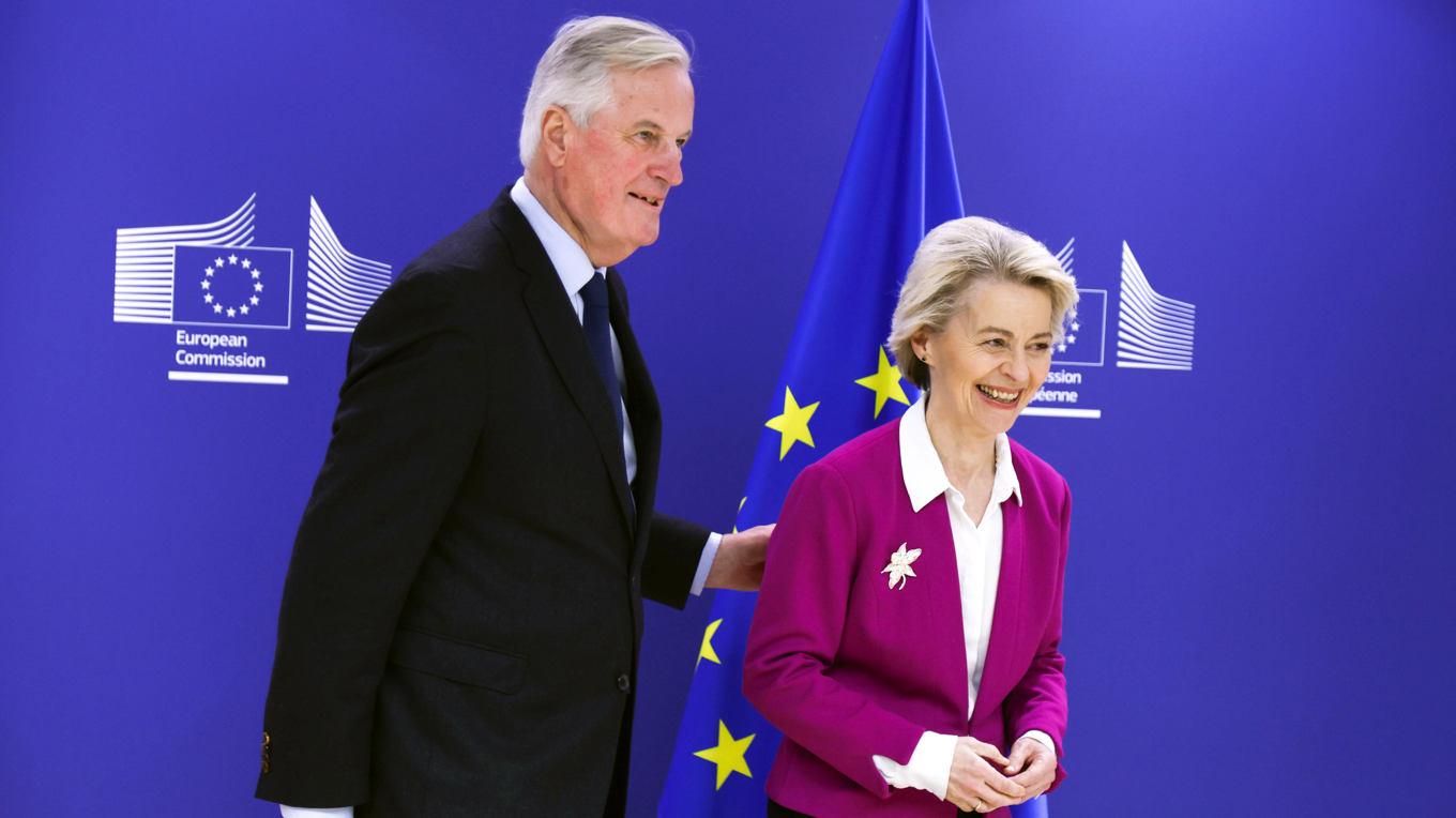 Frankrikes premiärminister Michel Barnier i ett möte med EU-kommissionens ordförande Ursula von der Leyen för två veckor sedan. Arkivbild. Foto: Omar Havana/AP/TT